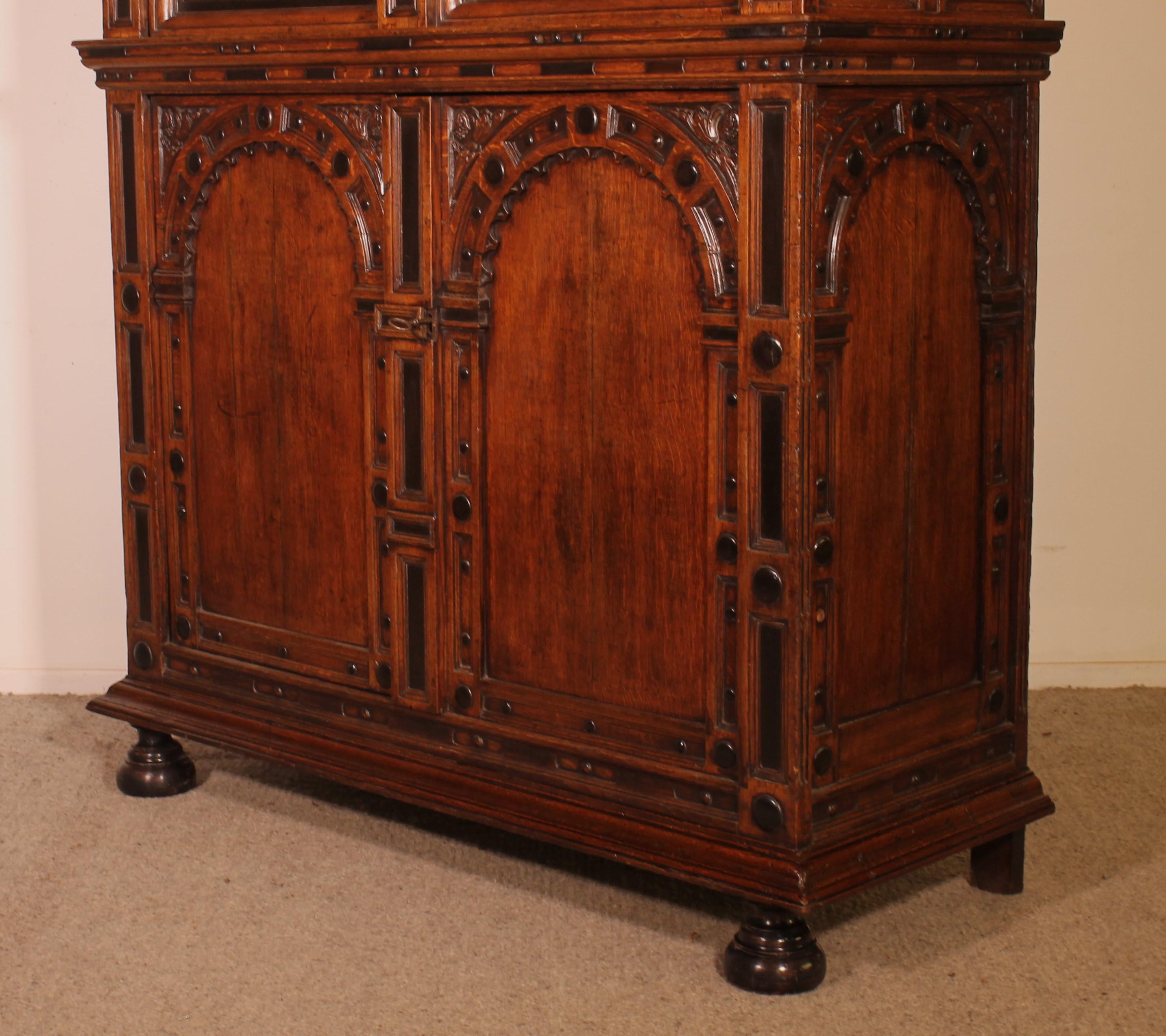 Buffet à 4 portes en chêne et ébène du 17ème siècle - Pays-Bas en vente 3