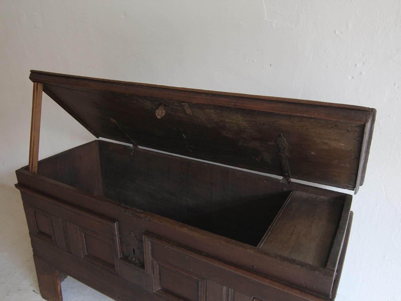 Cassapanca barocca in Oak del XVII secolo in vendita 8