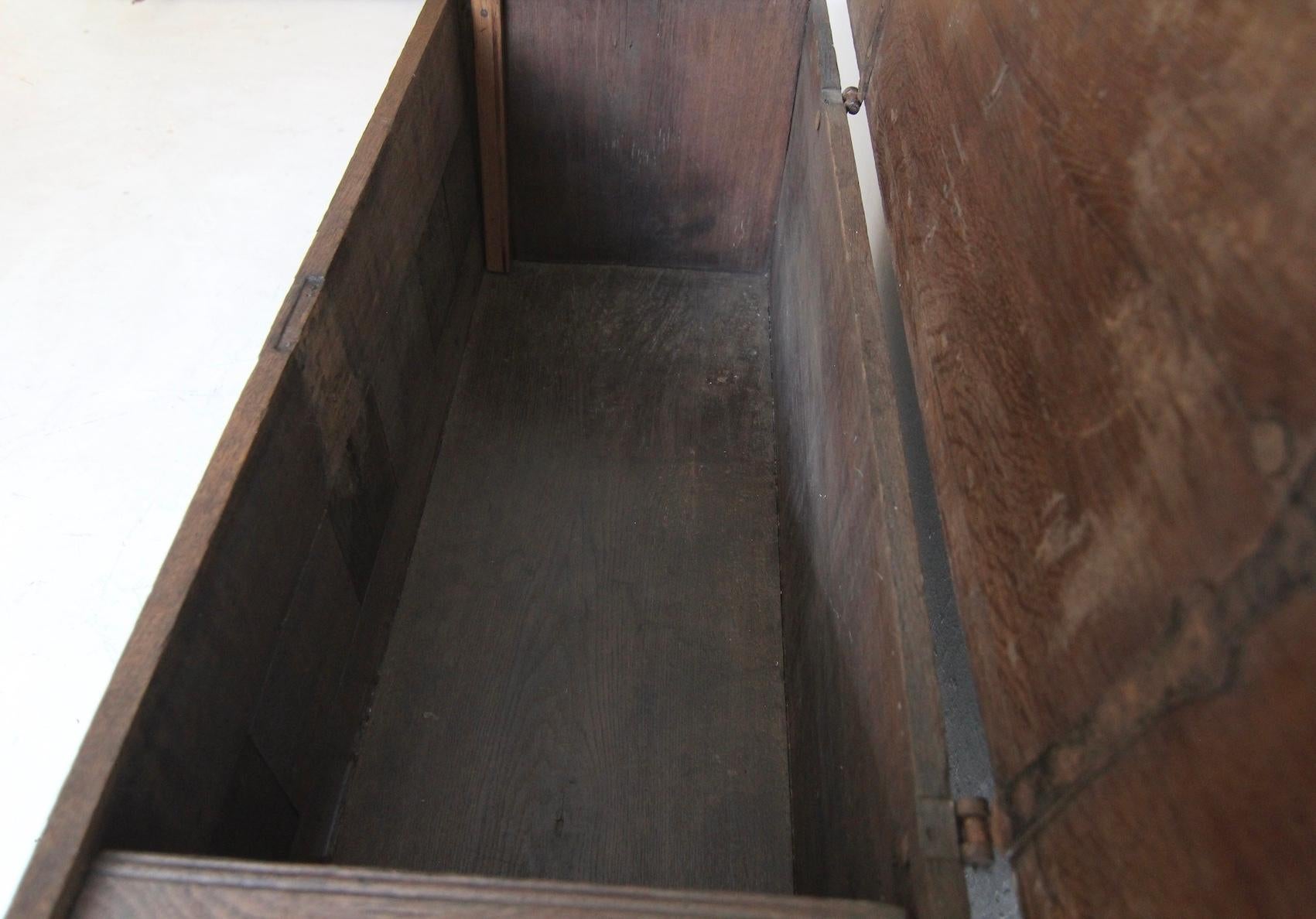 Cassapanca barocca in Oak del XVII secolo in vendita 9