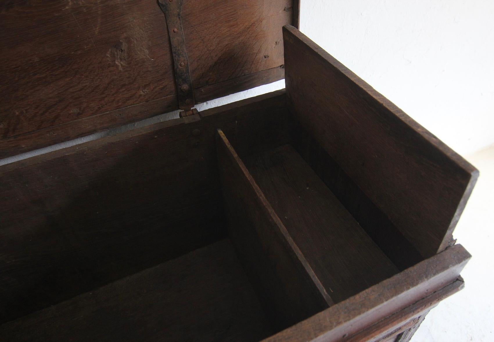 Cassapanca barocca in Oak del XVII secolo in vendita 10