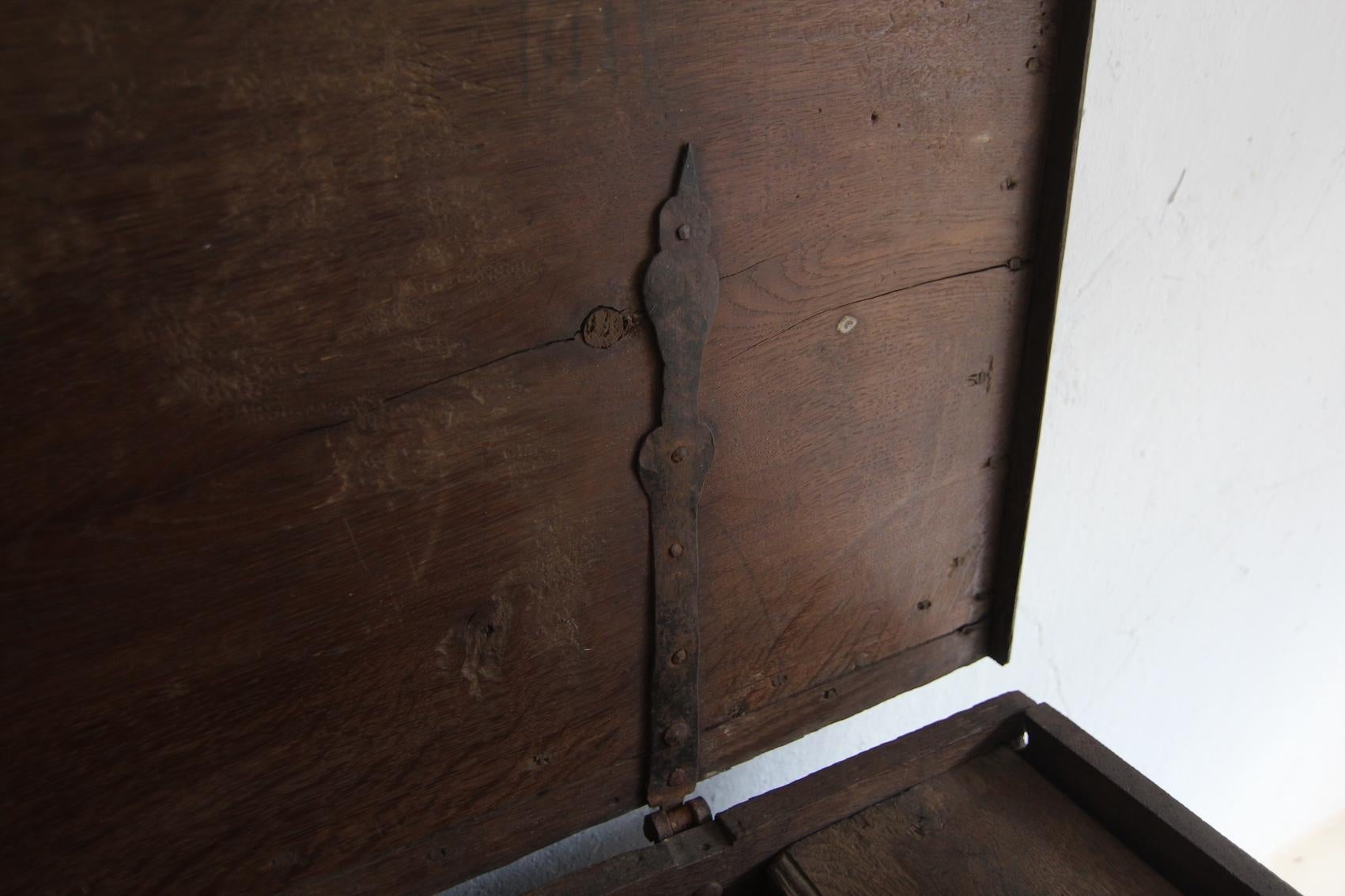 Cassapanca barocca in Oak del XVII secolo in vendita 11