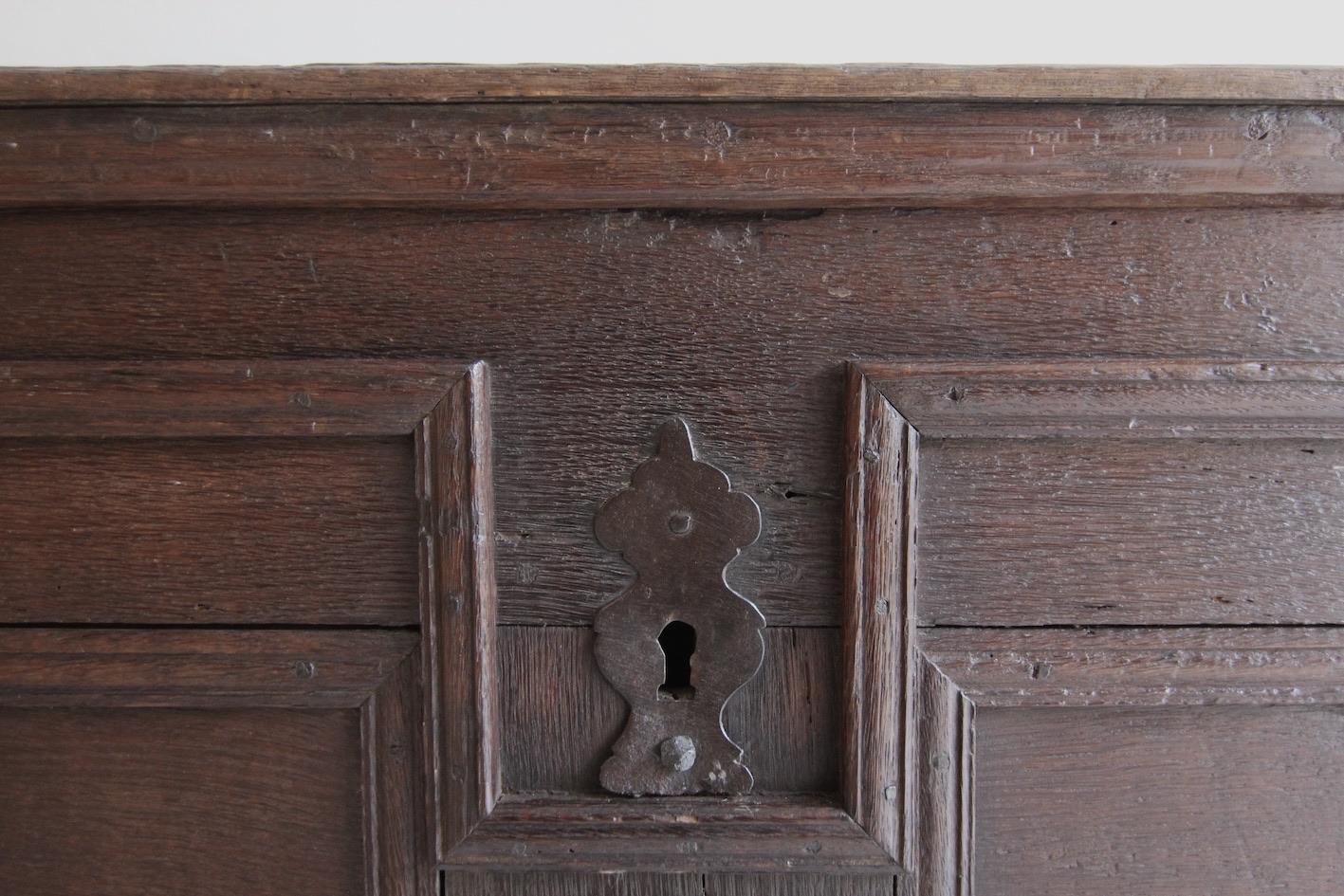 Cassapanca barocca in Oak del XVII secolo in vendita 1