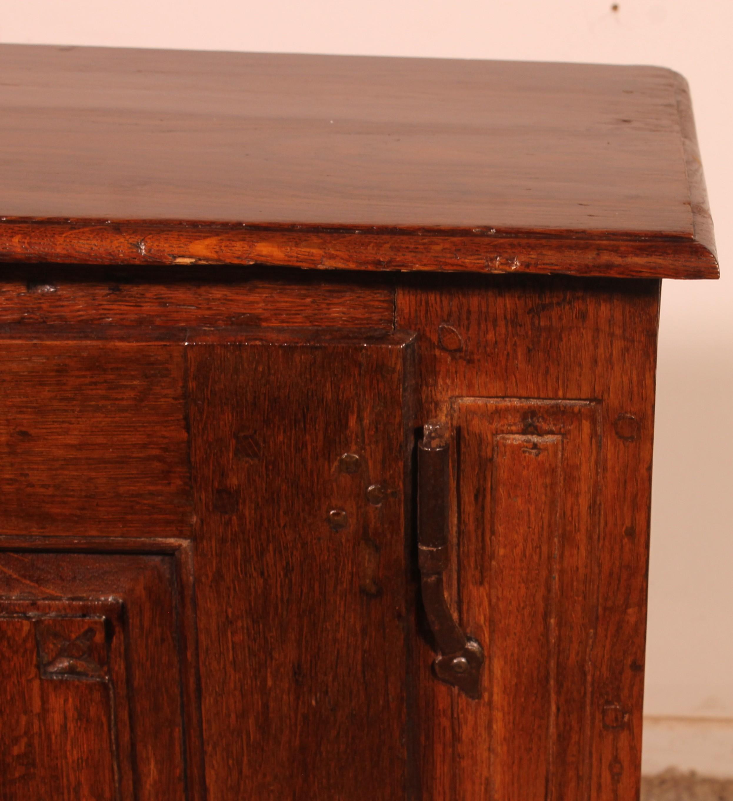 Fino al XVIII secolo Pezzo di beghinaggio in Oak del XVII secolo in vendita