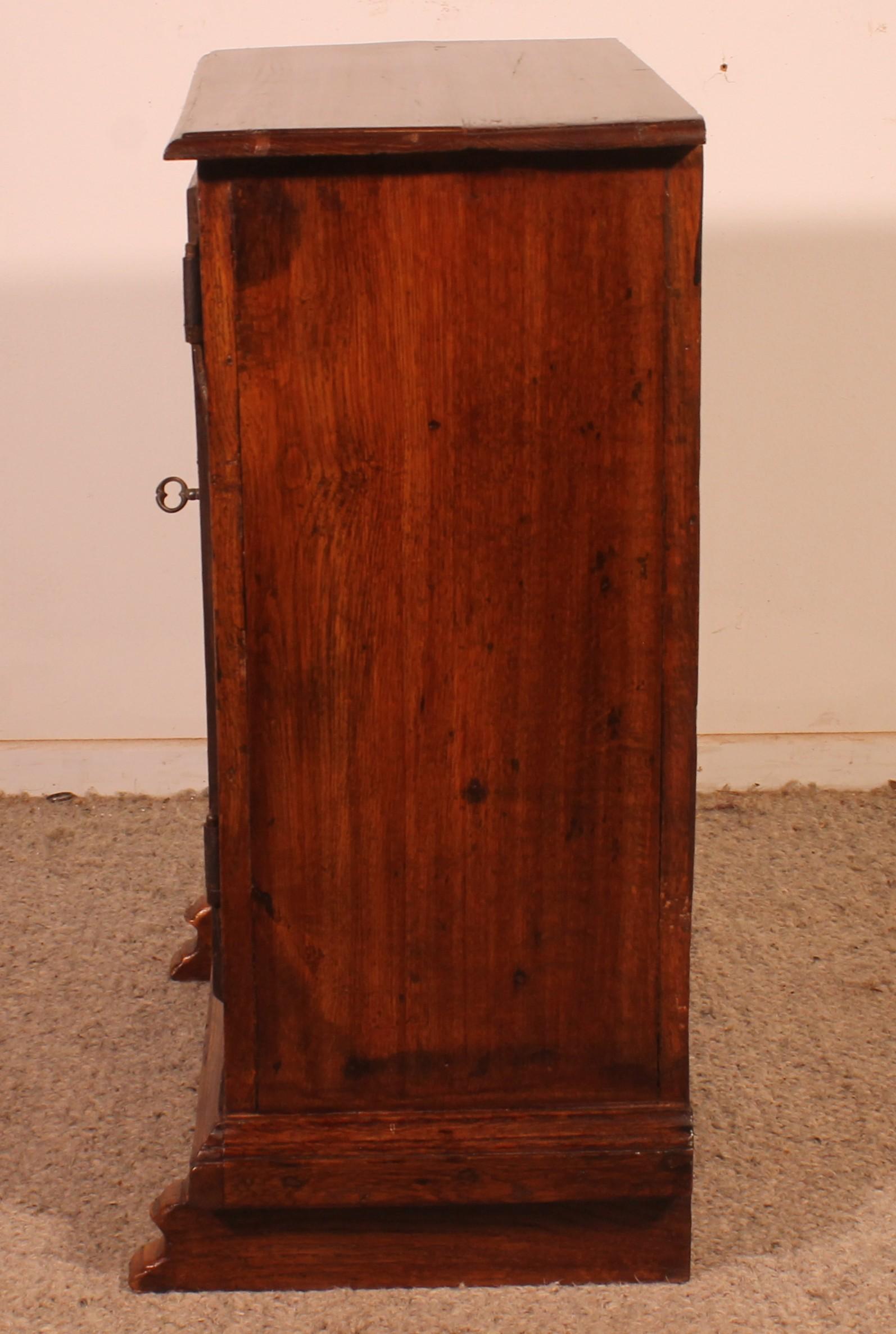 Pezzo di beghinaggio in Oak del XVII secolo in vendita 1