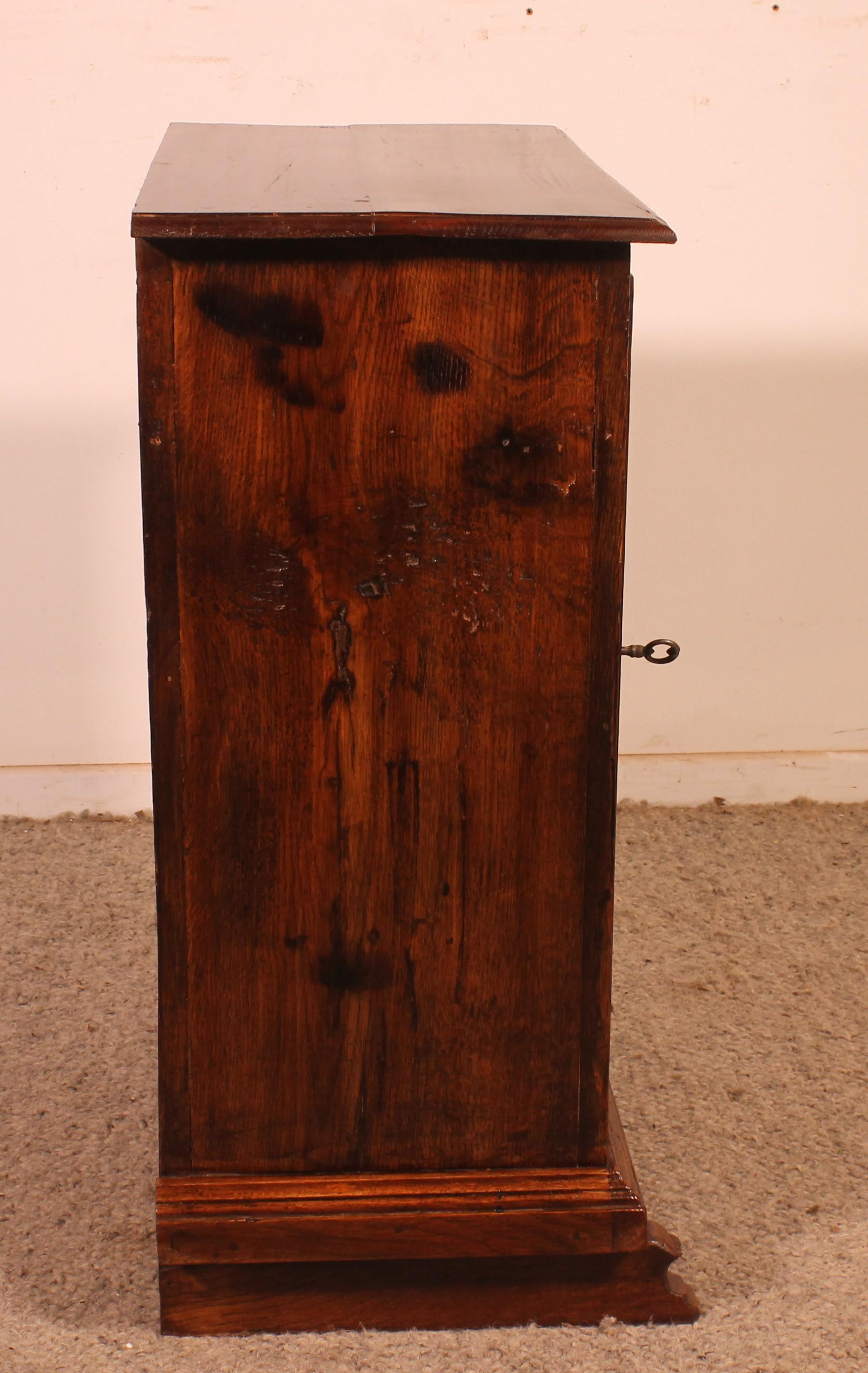 Pezzo di beghinaggio in Oak del XVII secolo in vendita 3