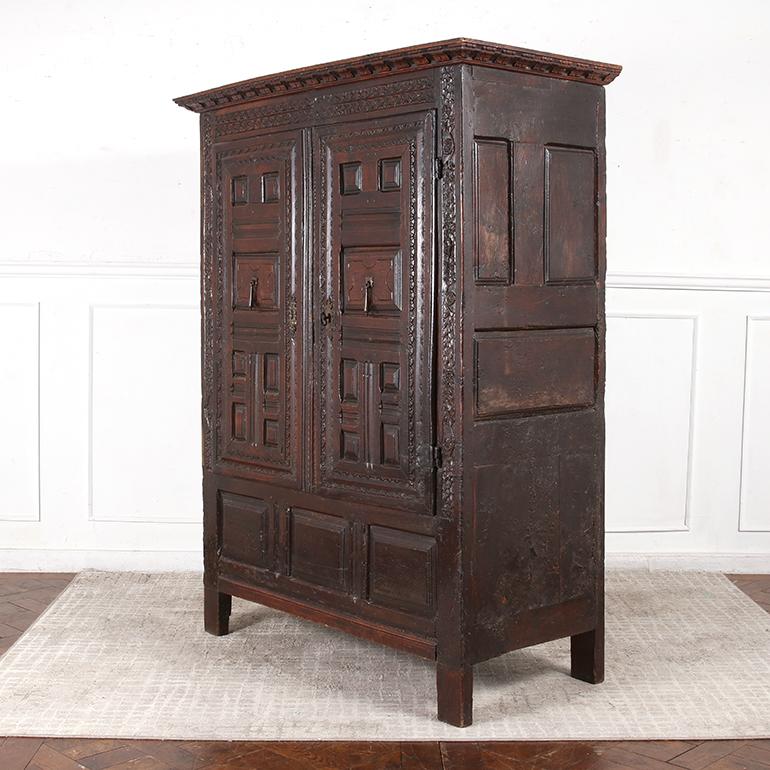 Francese Armadio in Oak del XVII secolo in vendita