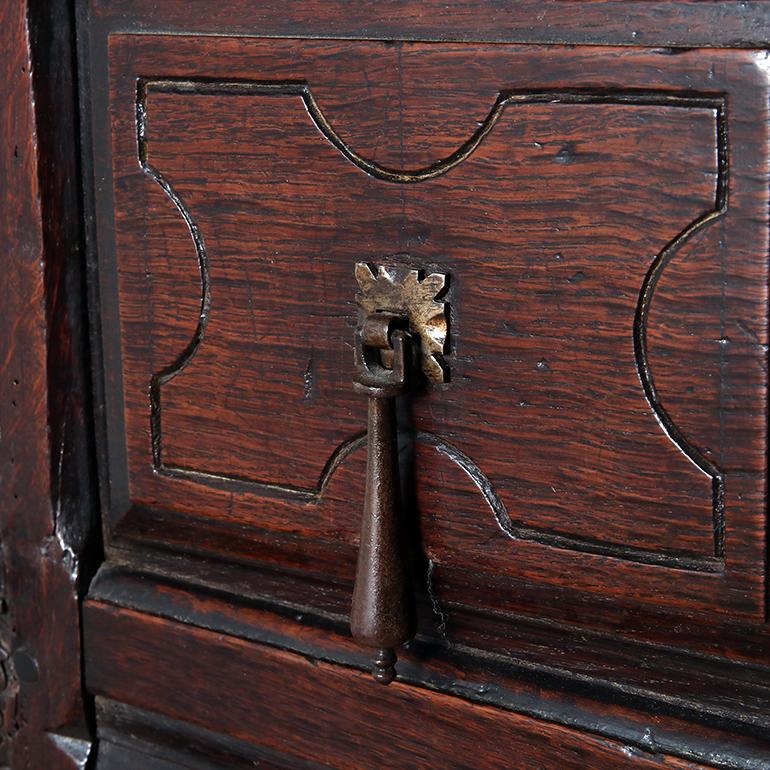 Armadio in Oak del XVII secolo in vendita 1