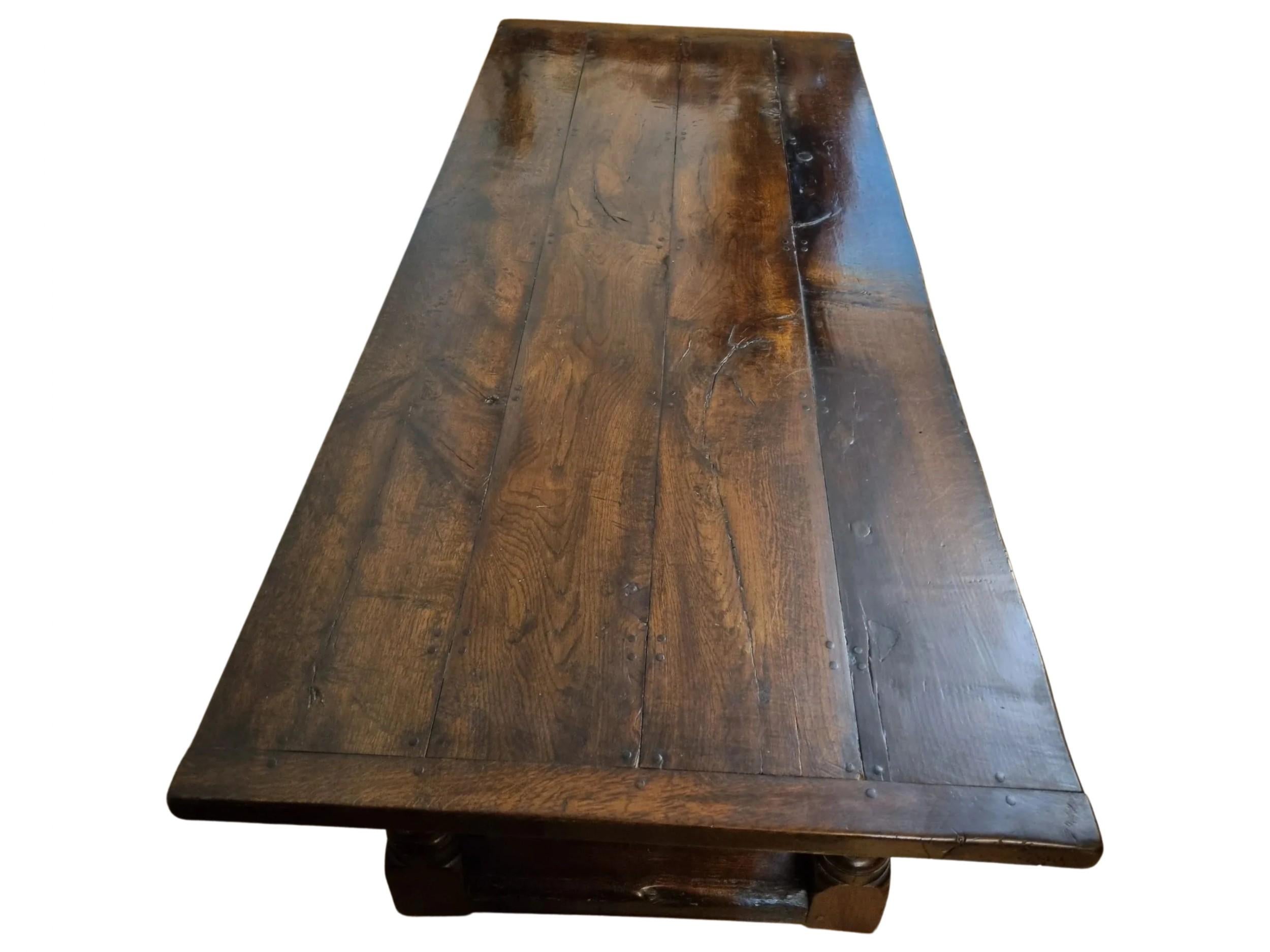 17th Century Oak Charles II Refectory Table In Good Condition For Sale In Hoddesdon, GB