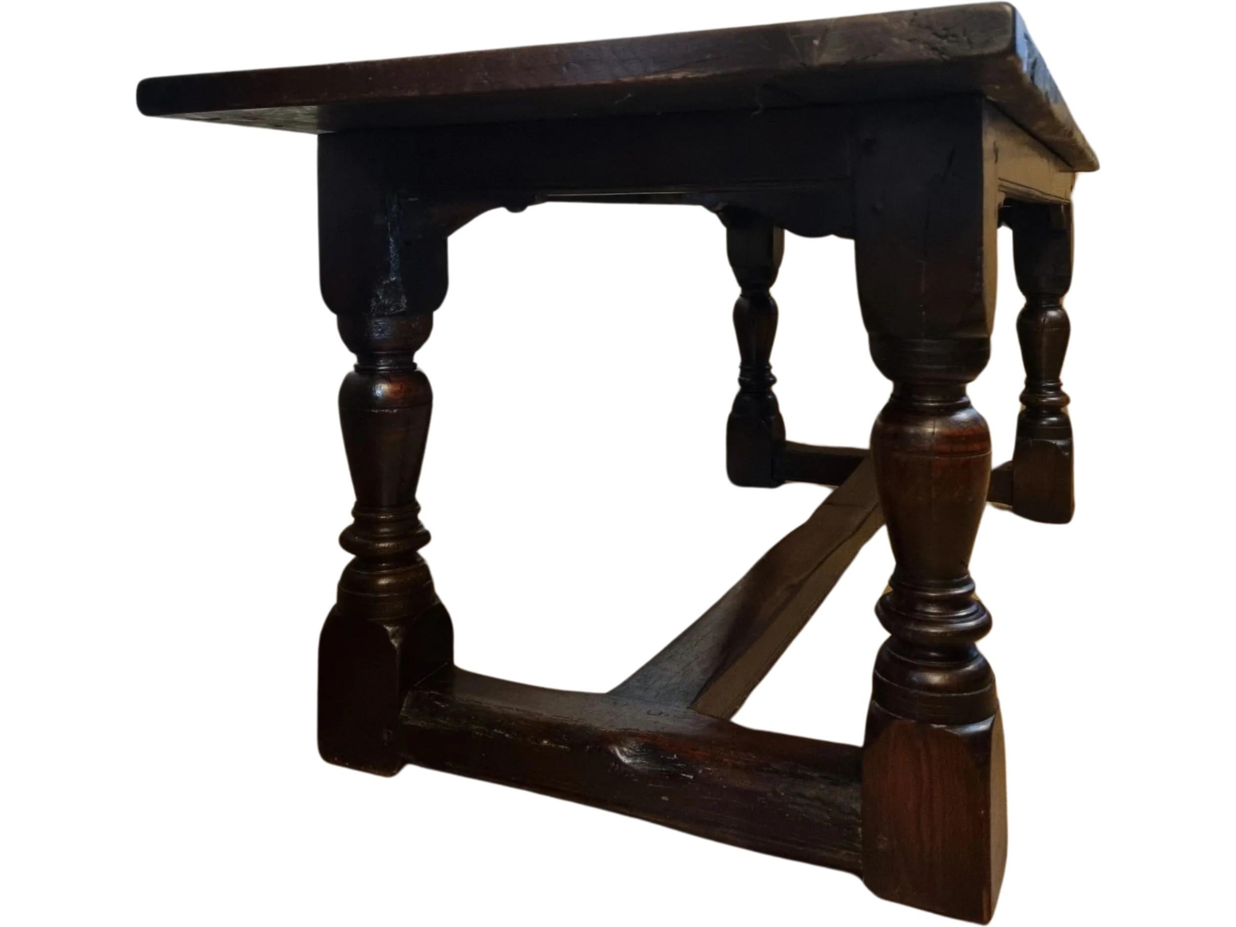 Chêne Table de réfectoire Charles II du 17ème siècle en vente