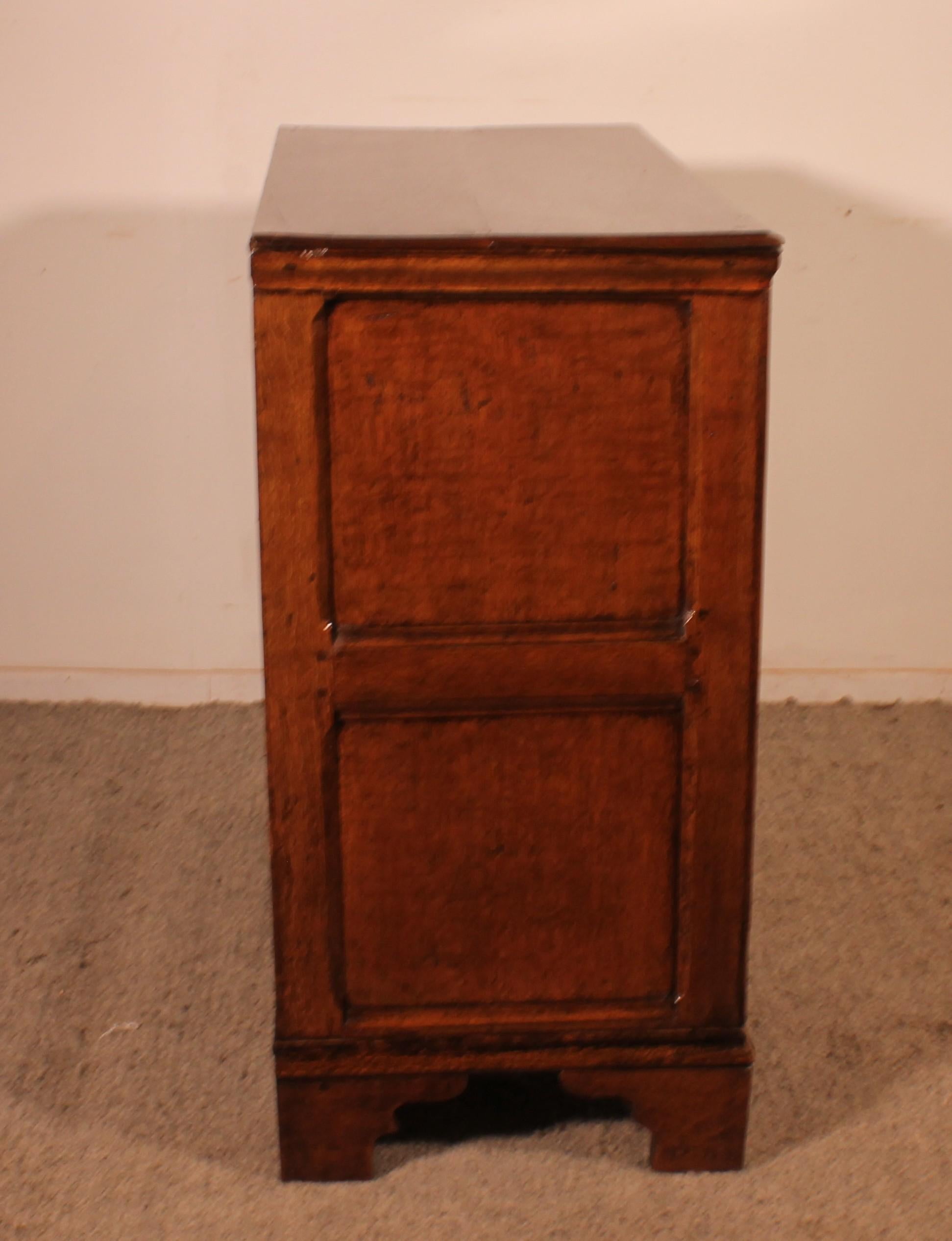 17th Century Oak Chest Of Drawers - England in vendita 3