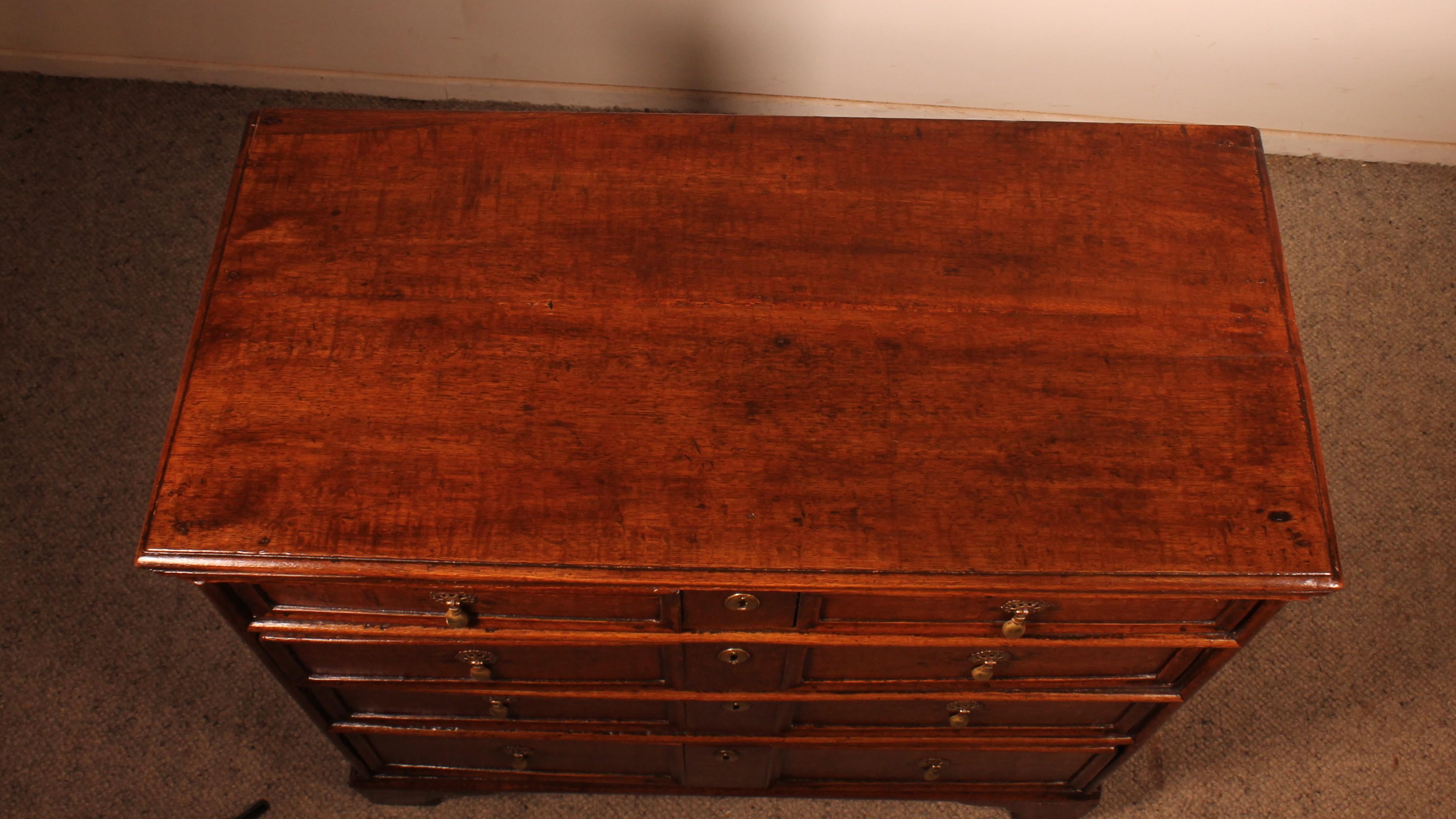 17th Century Oak Chest Of Drawers - England in vendita 5