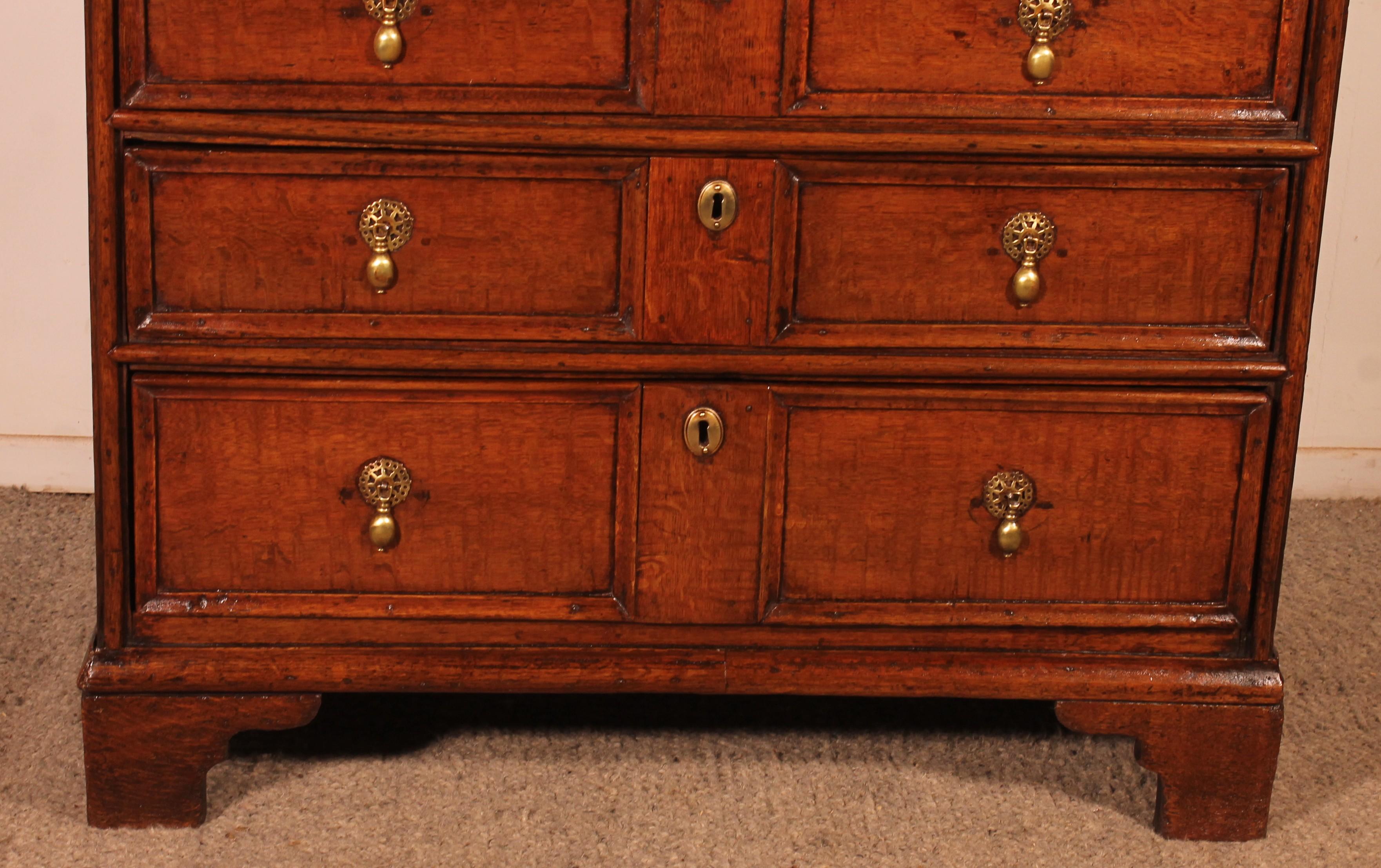 William and Mary 17th Century Oak Chest Of Drawers - England in vendita