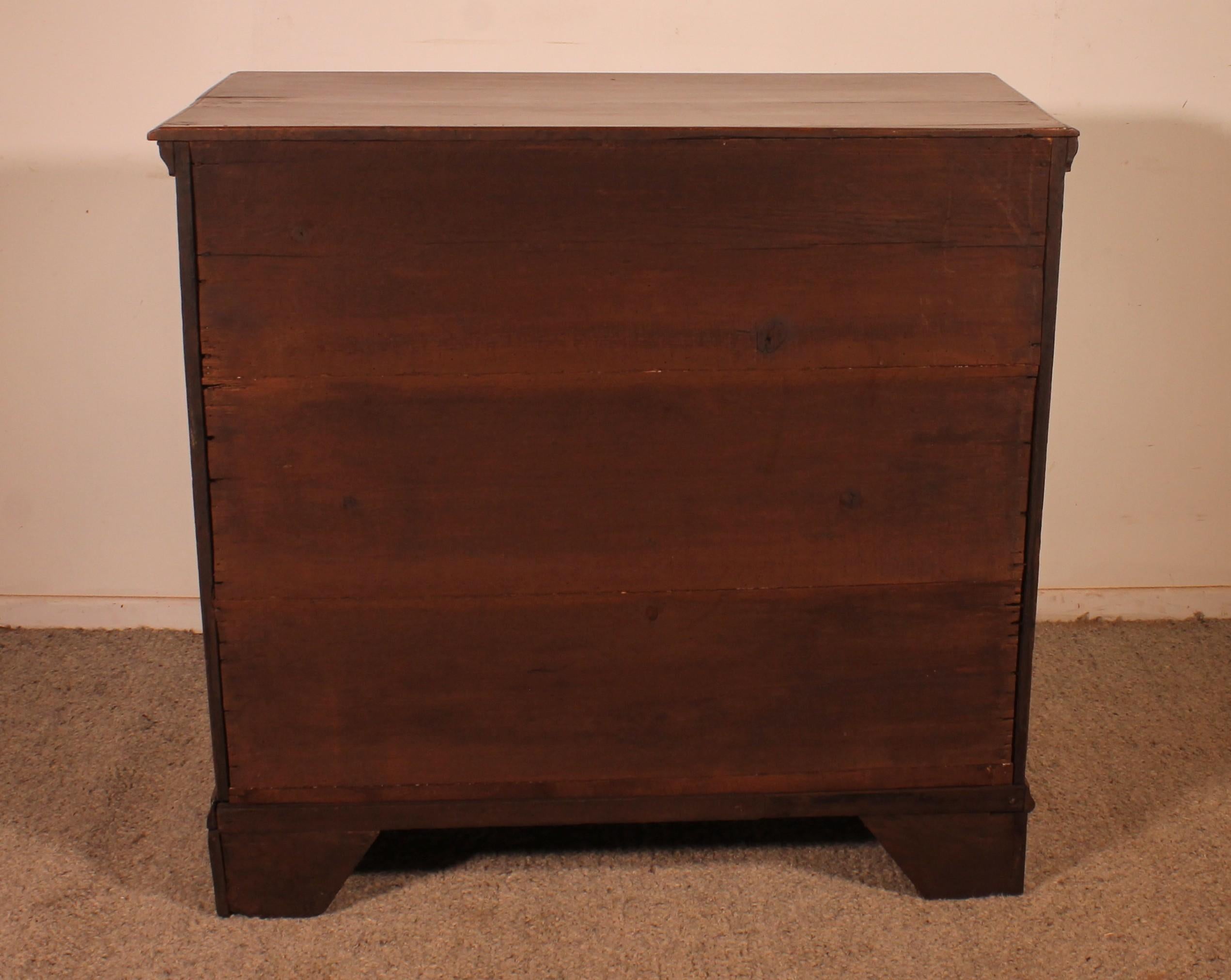 17th Century Oak Chest Of Drawers - England in vendita 2