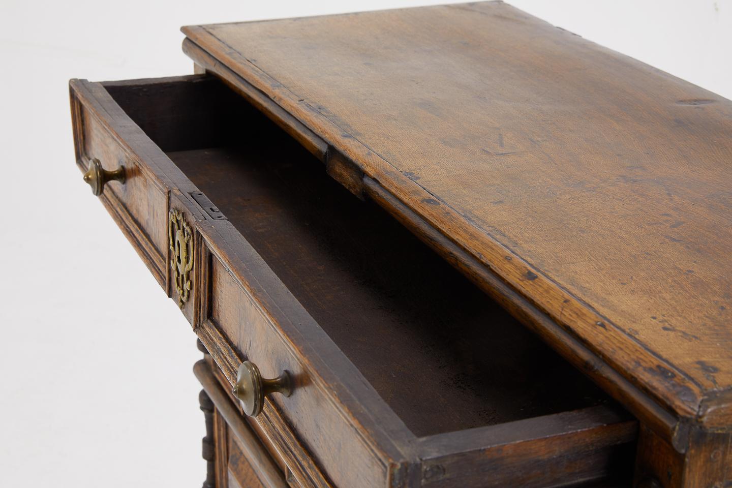 19th Century Oak Chest of Drawers In Good Condition For Sale In Husbands Bosworth, Leicestershire