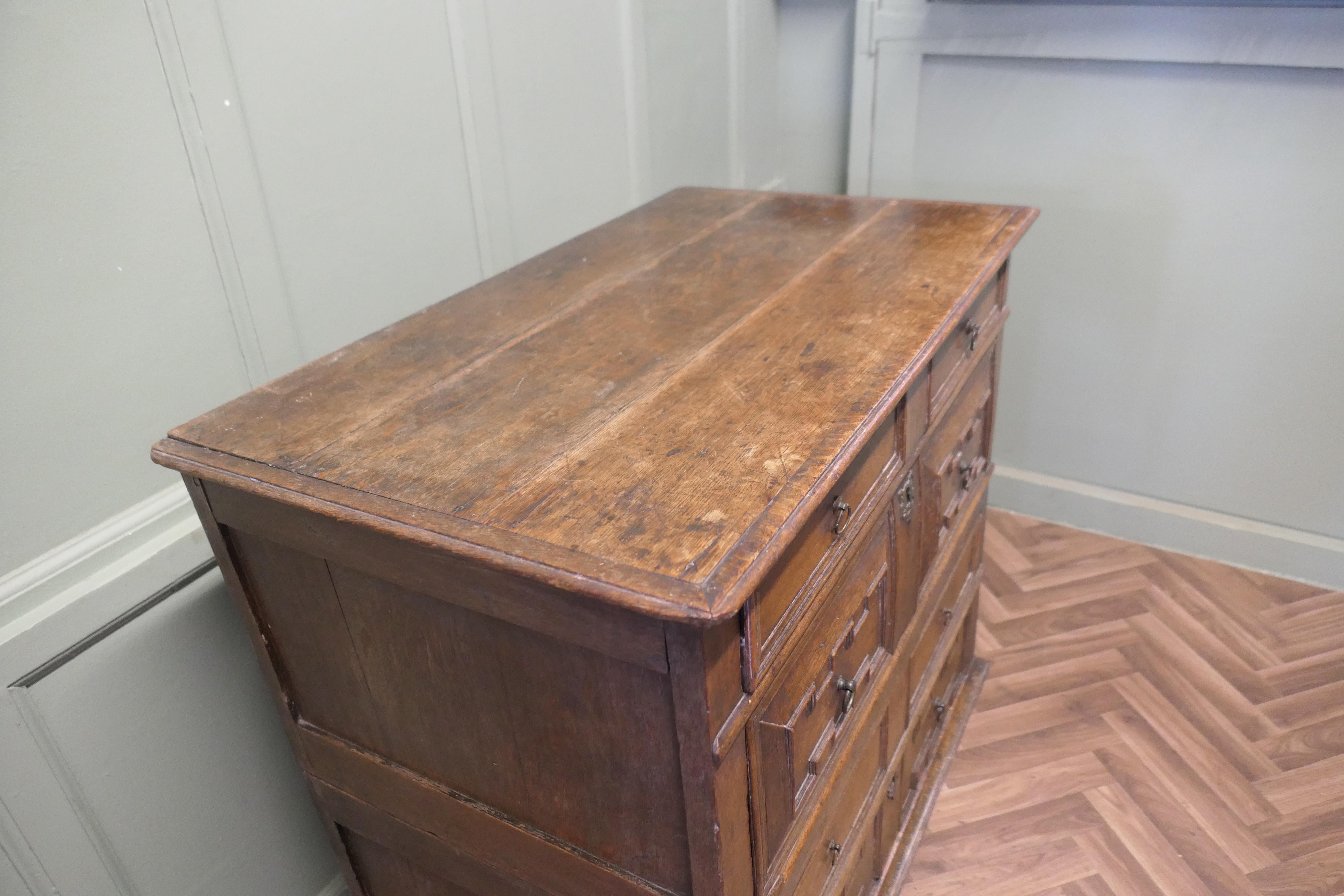 17th Century Oak Chest of Drawers or Garret Chest siglo XVIII y antes en venta
