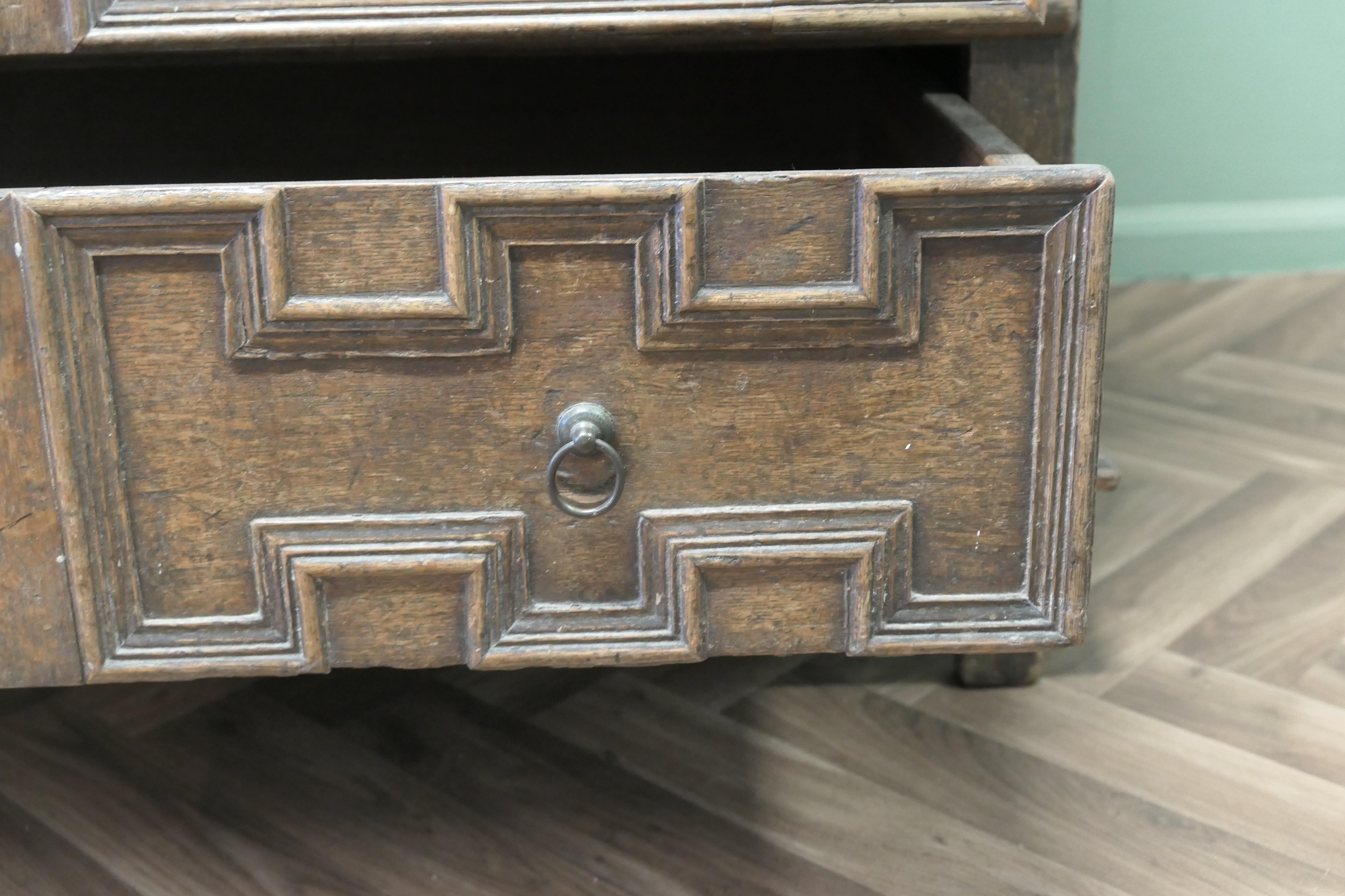 17th Century Oak Chest of Drawers or Garret Chest en venta 1