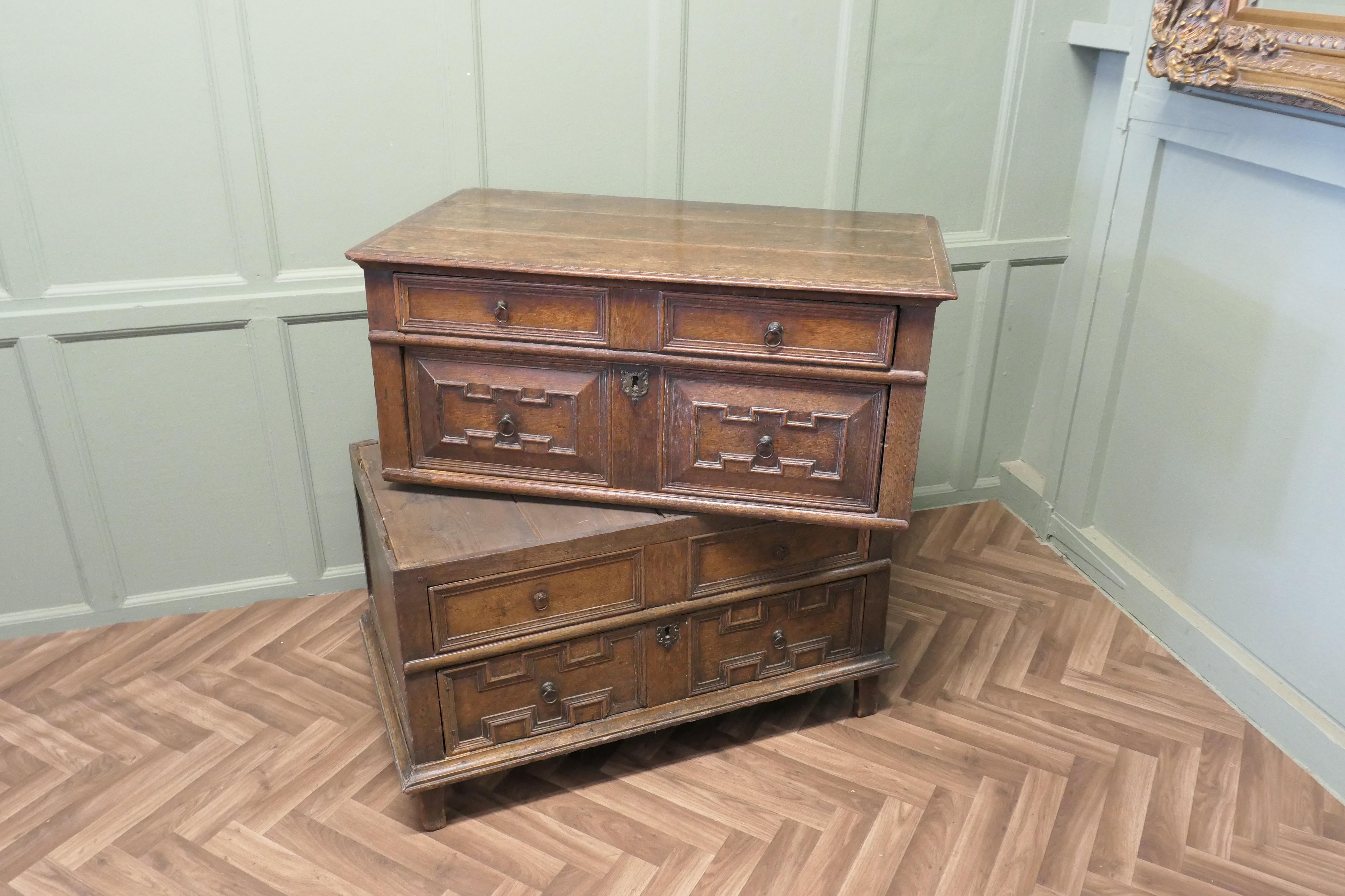 17th Century Oak Chest of Drawers or Garret Chest en venta 2