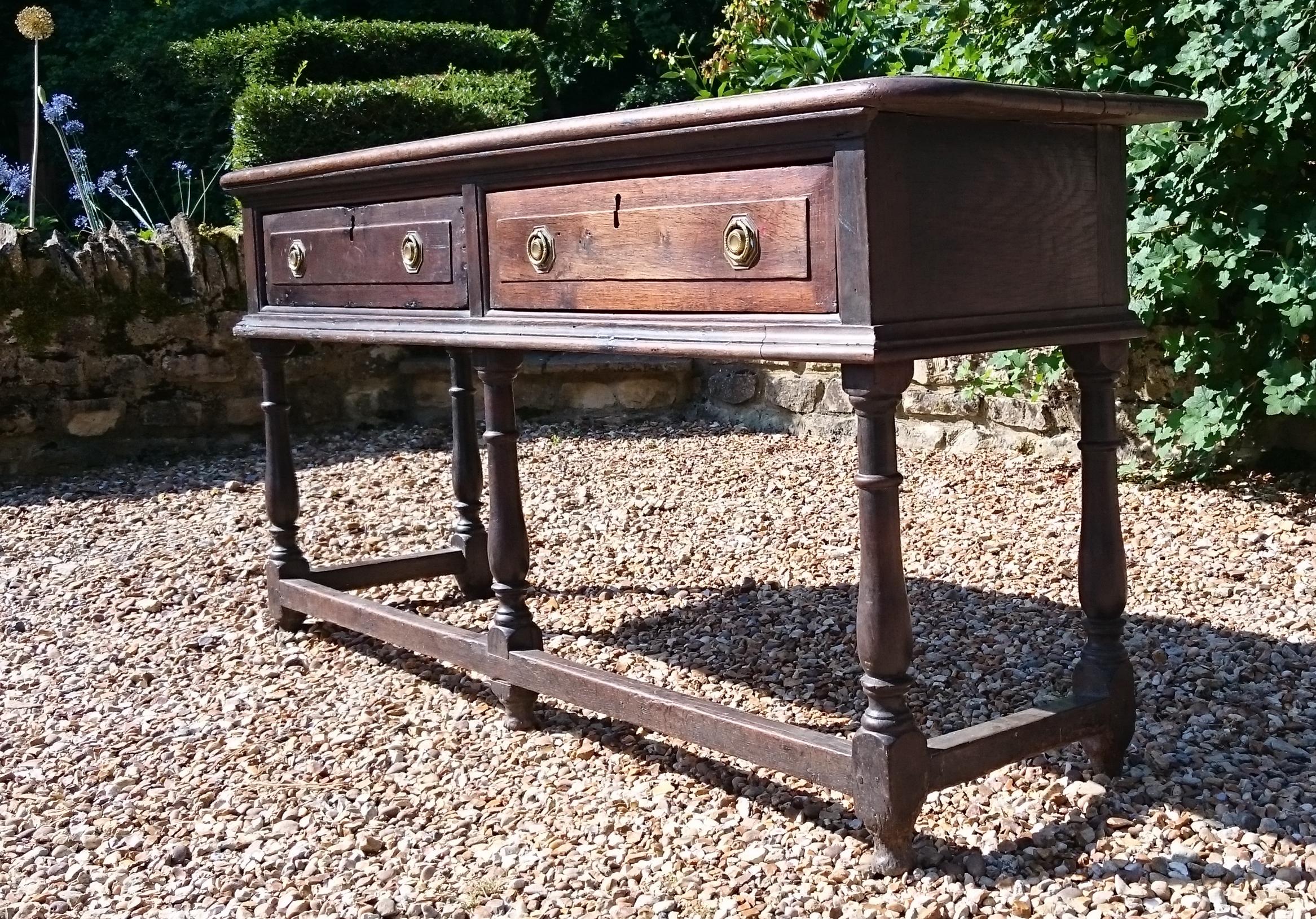 17th Century Oak Coffer In Good Condition For Sale In Gloucestershire, GB