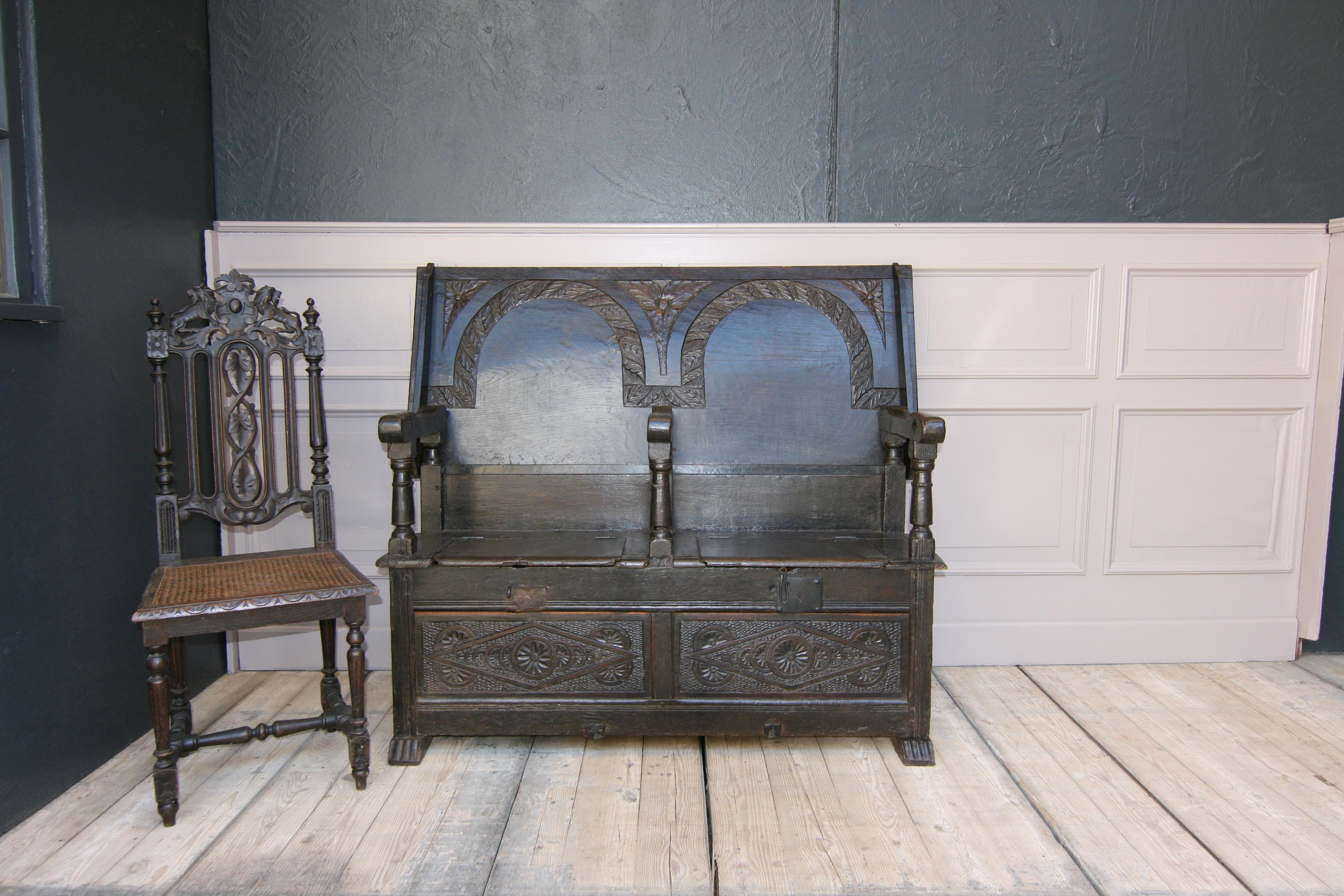 Rare combination furniture from the 17th century, made of solid oak. Probably from a Flemish monastery.
Chest bench with 2 seats separated by 1 (of 3) armrests. Carved panels on the front of the bench and also carving on the backrest.
The backrest