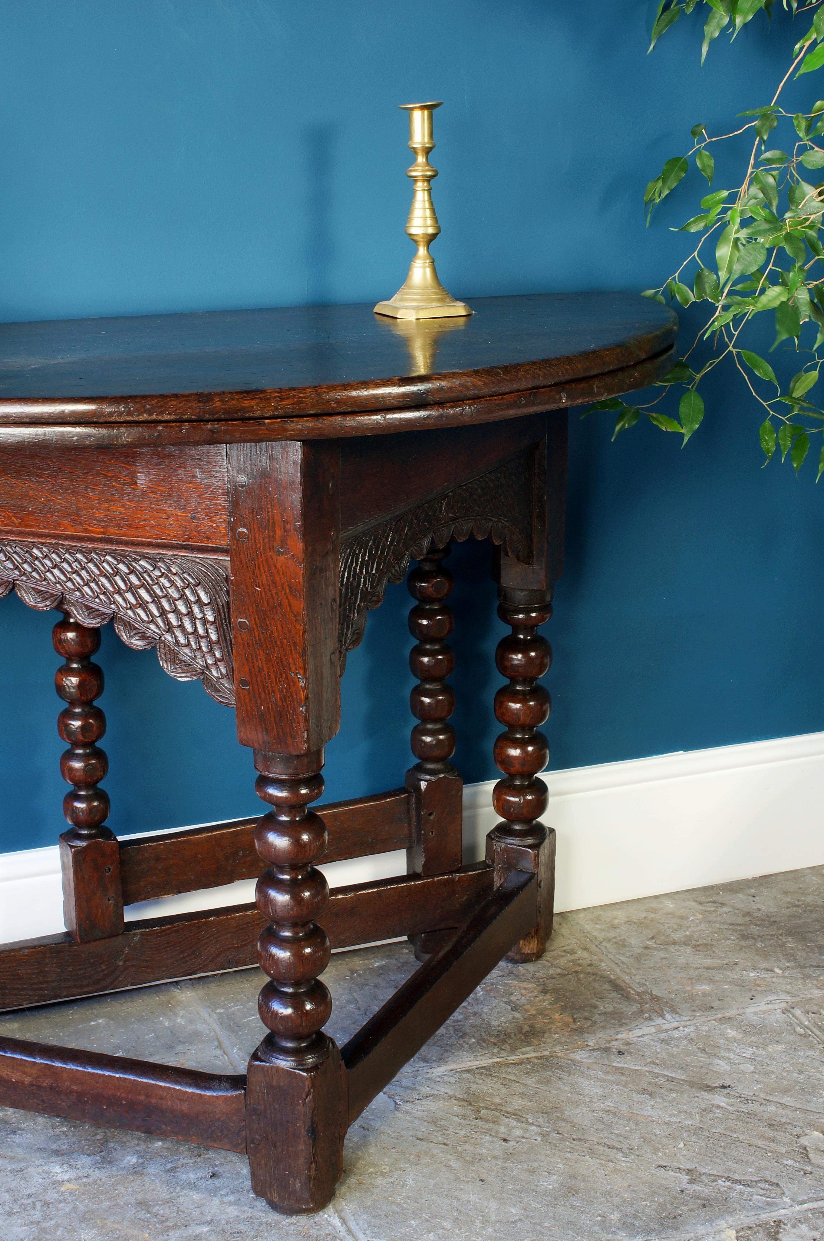 17th Century Oak Credence Table. For Sale 4