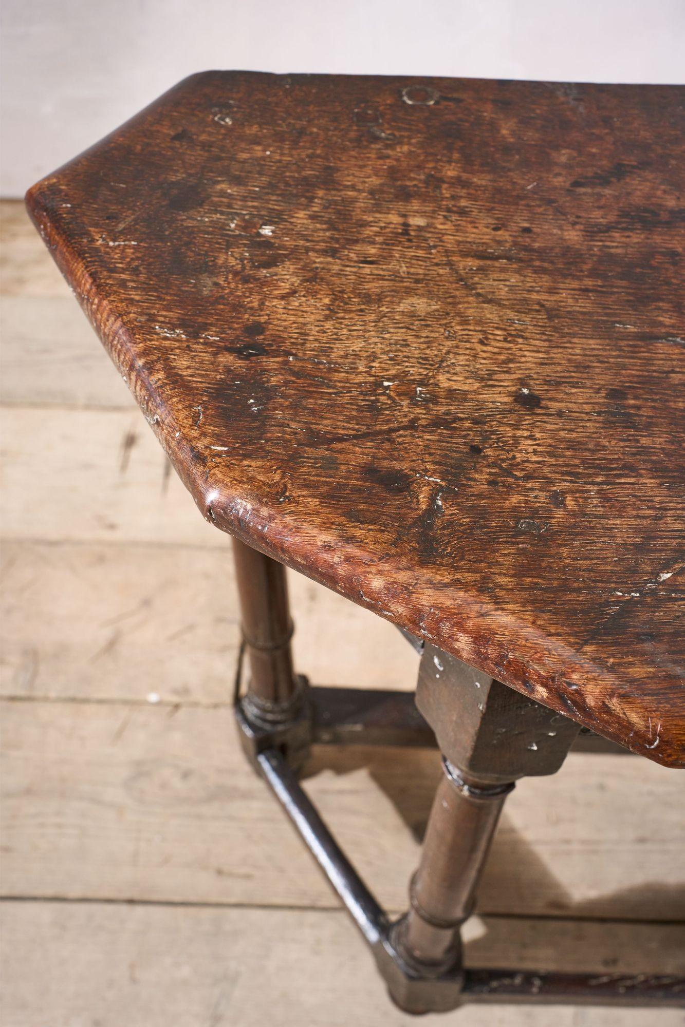 Chêne Crédence en Oak du 17ème siècle en vente