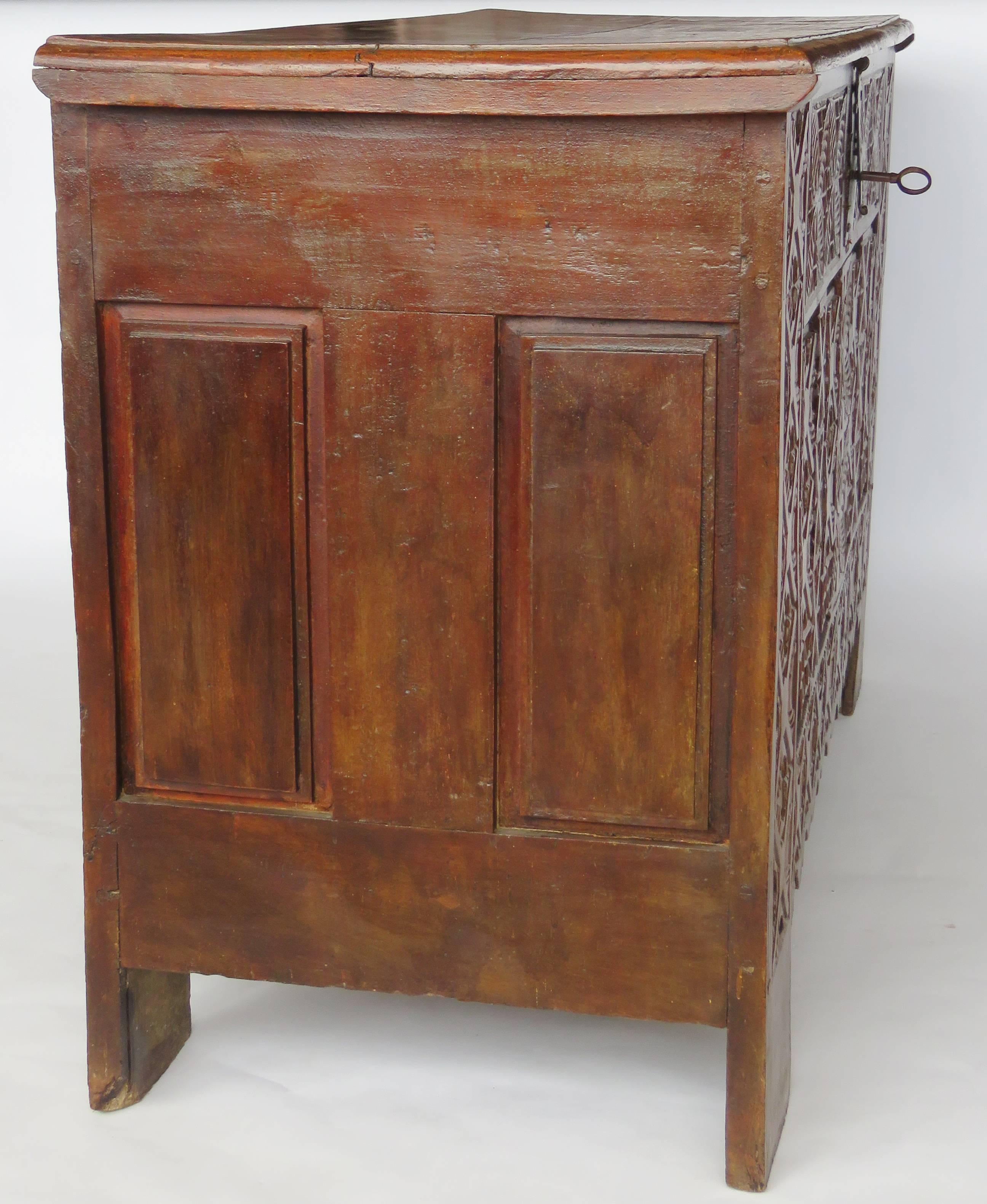 17th Century Oak Dowry Chest, Coffer, Trunk For Sale 2