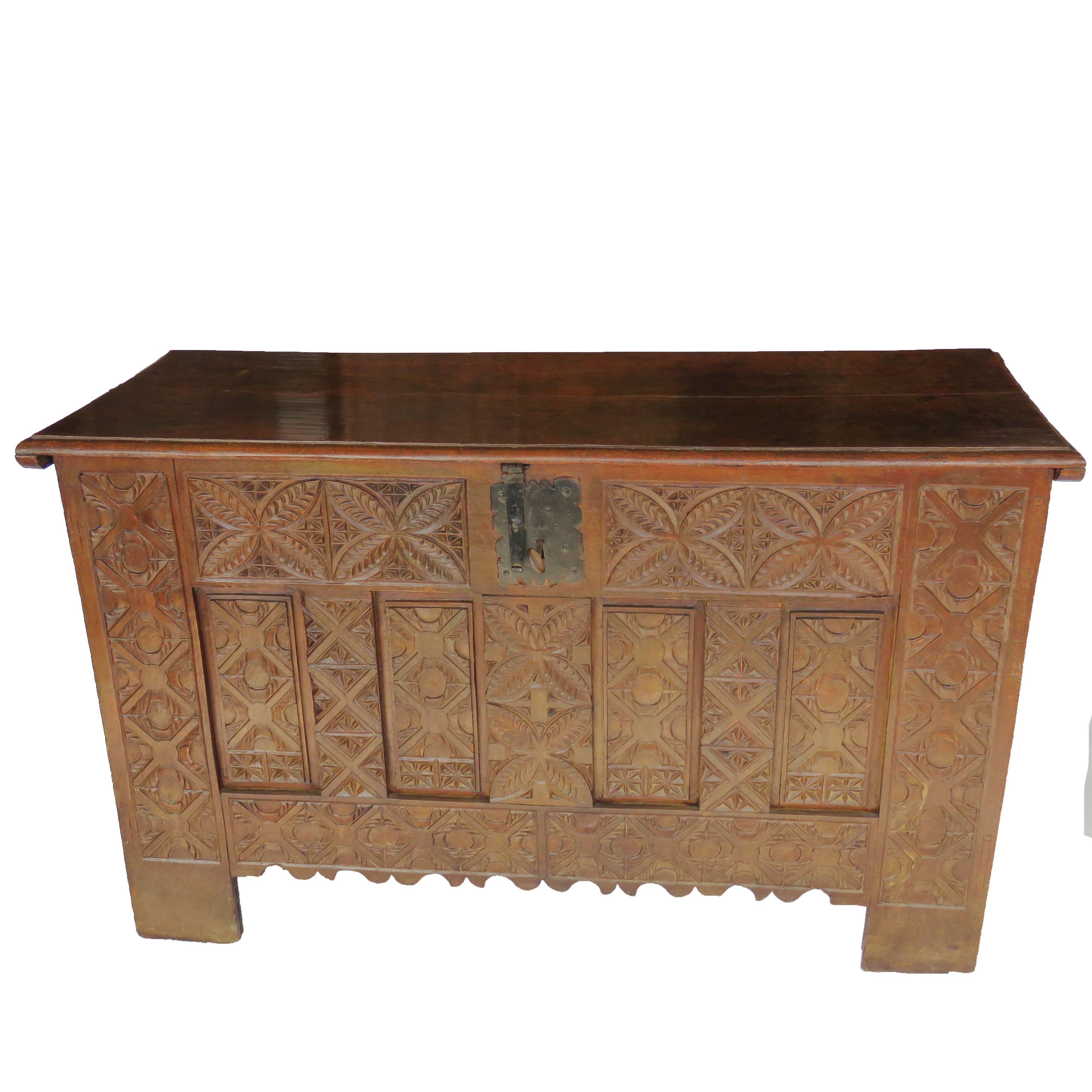 17th Century Oak Dowry Chest, Coffer, Trunk For Sale