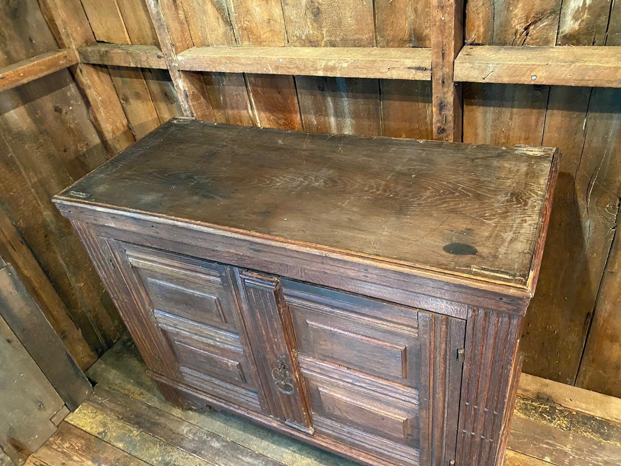 Armadio di corte olandese in Oak del XVII secolo in vendita 13