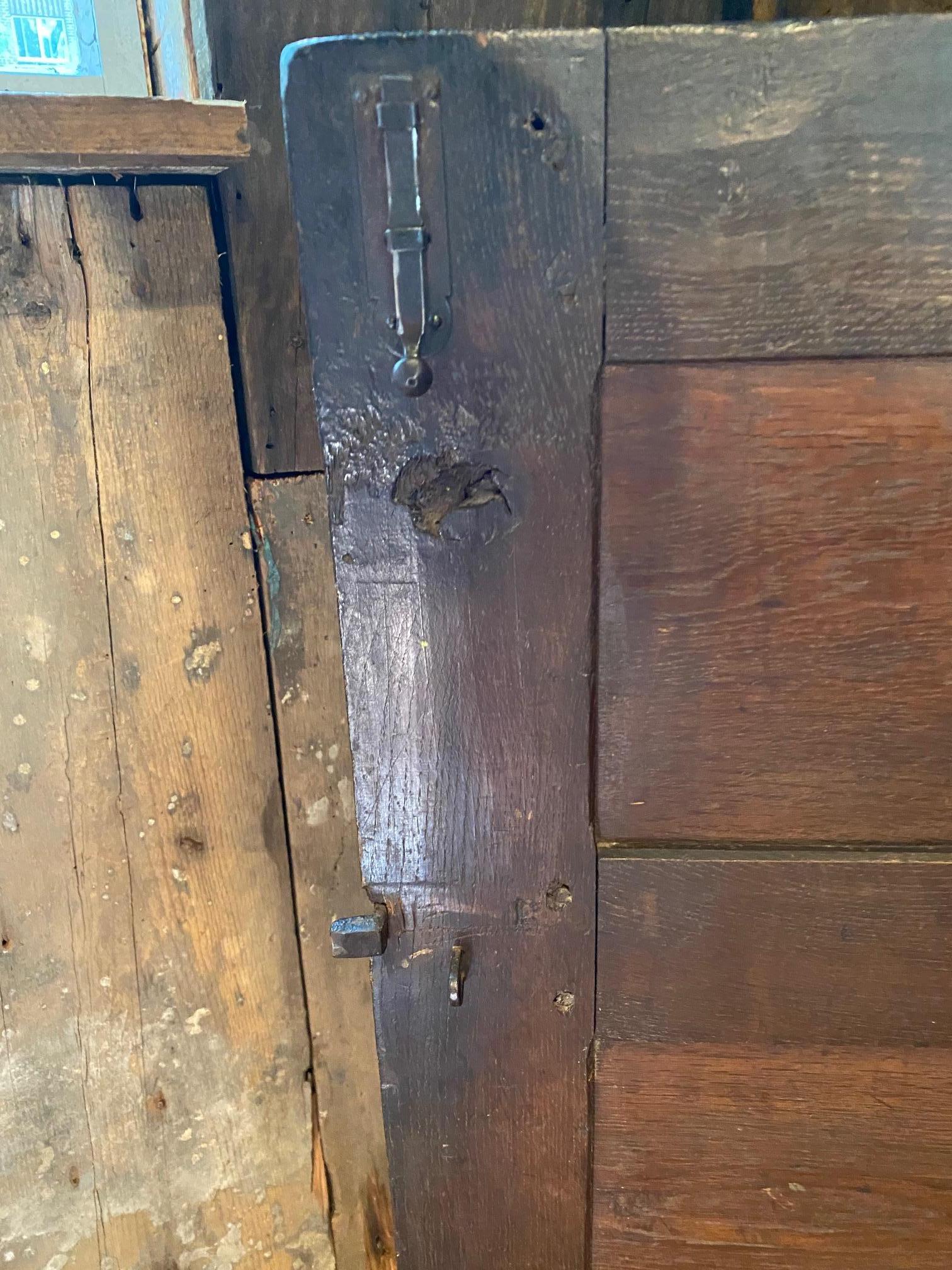Armadio di corte olandese in Oak del XVII secolo in vendita 15