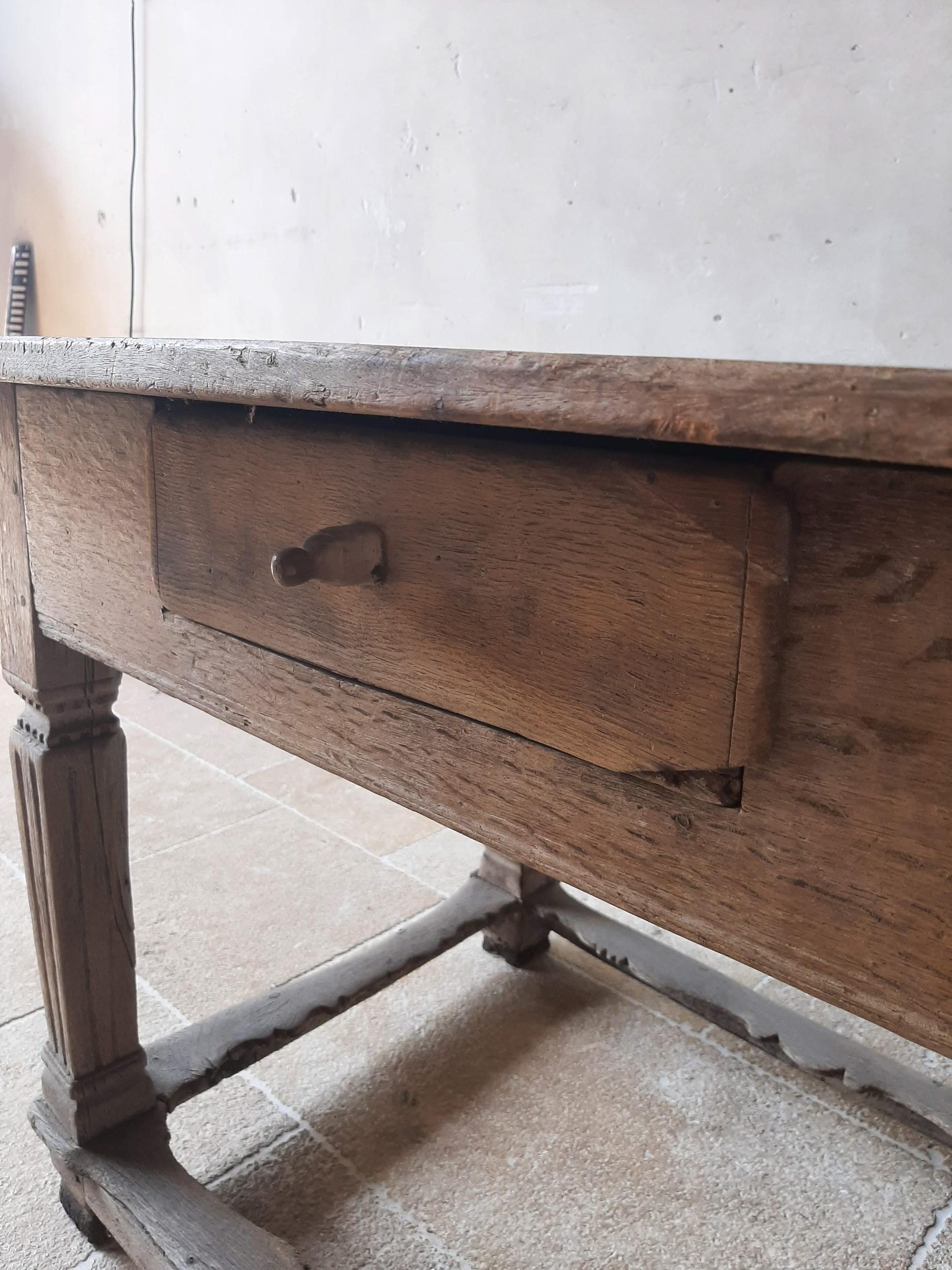 17th Century Oak Dutch Pay Table In Good Condition For Sale In Baambrugge, NL