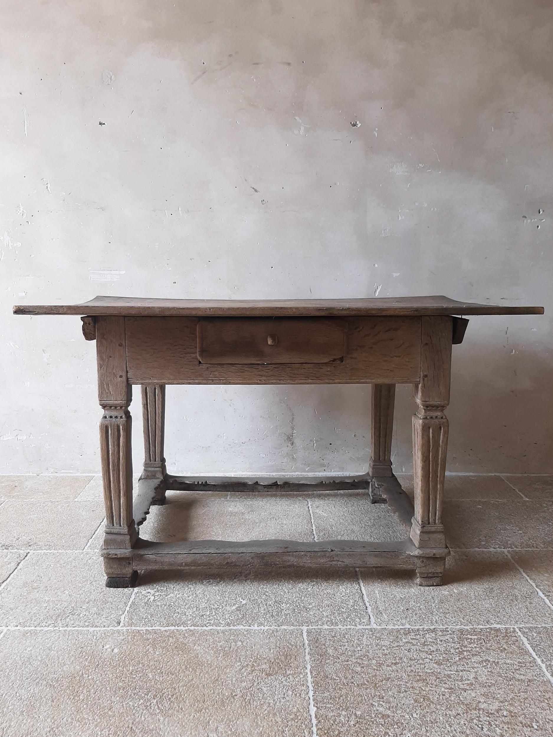 17th Century Oak Dutch Pay Table For Sale 3