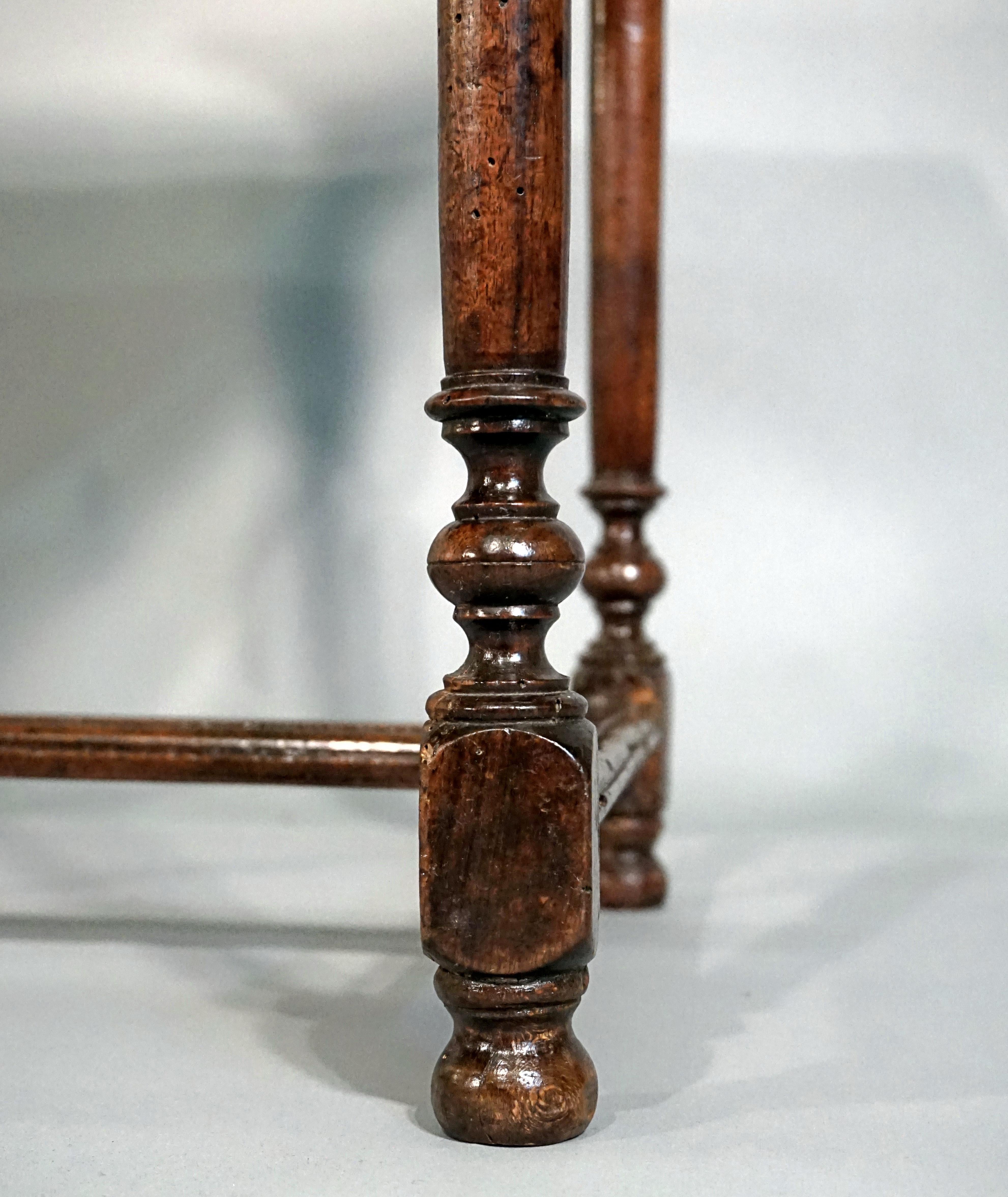 17th Century Oak Dutch Side Table In Good Condition For Sale In New York, NY