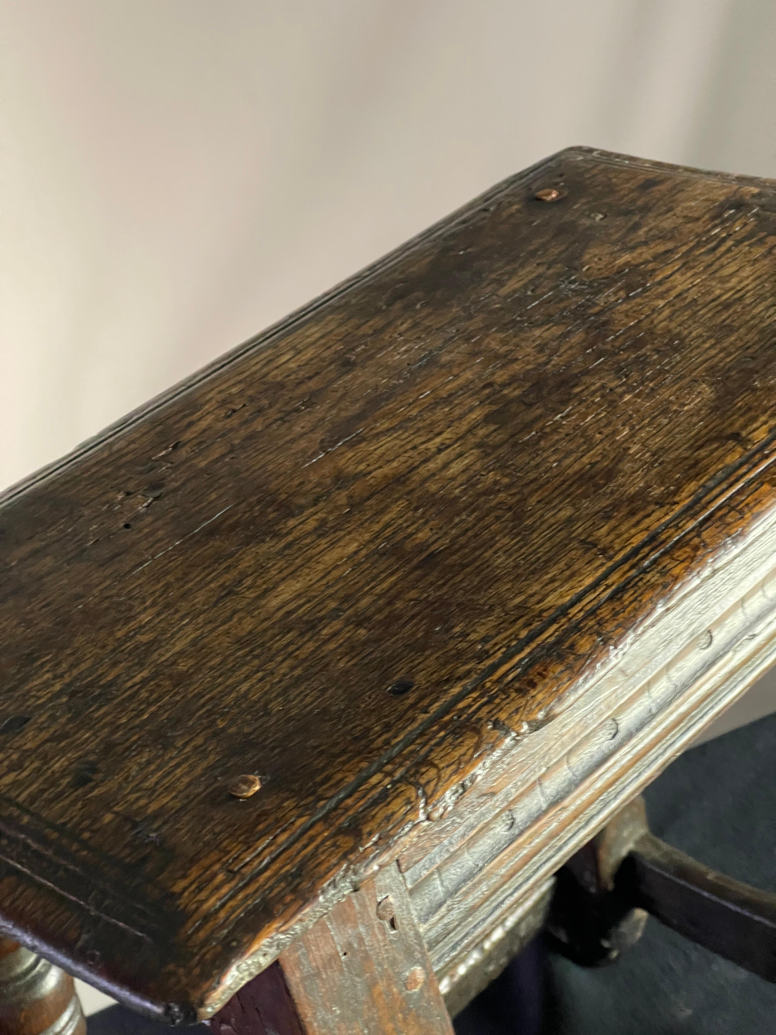 Anglais Tabouret en chêne jointé du 17ème siècle en vente