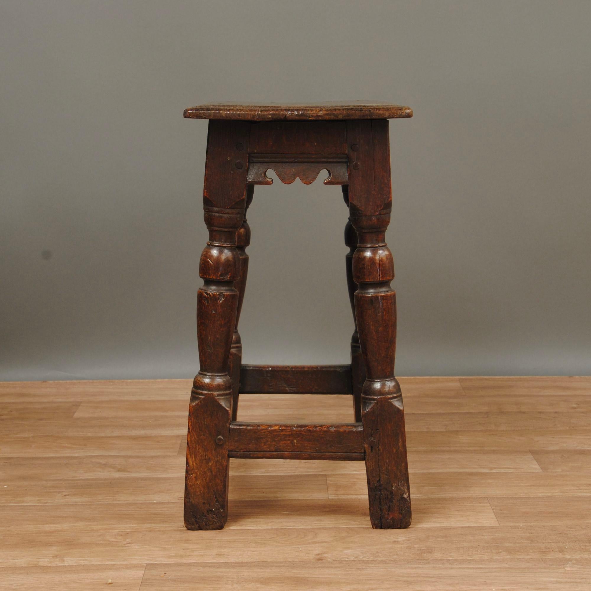 17th Century Oak Joint Stool In Good Condition For Sale In Lincolnshire, GB