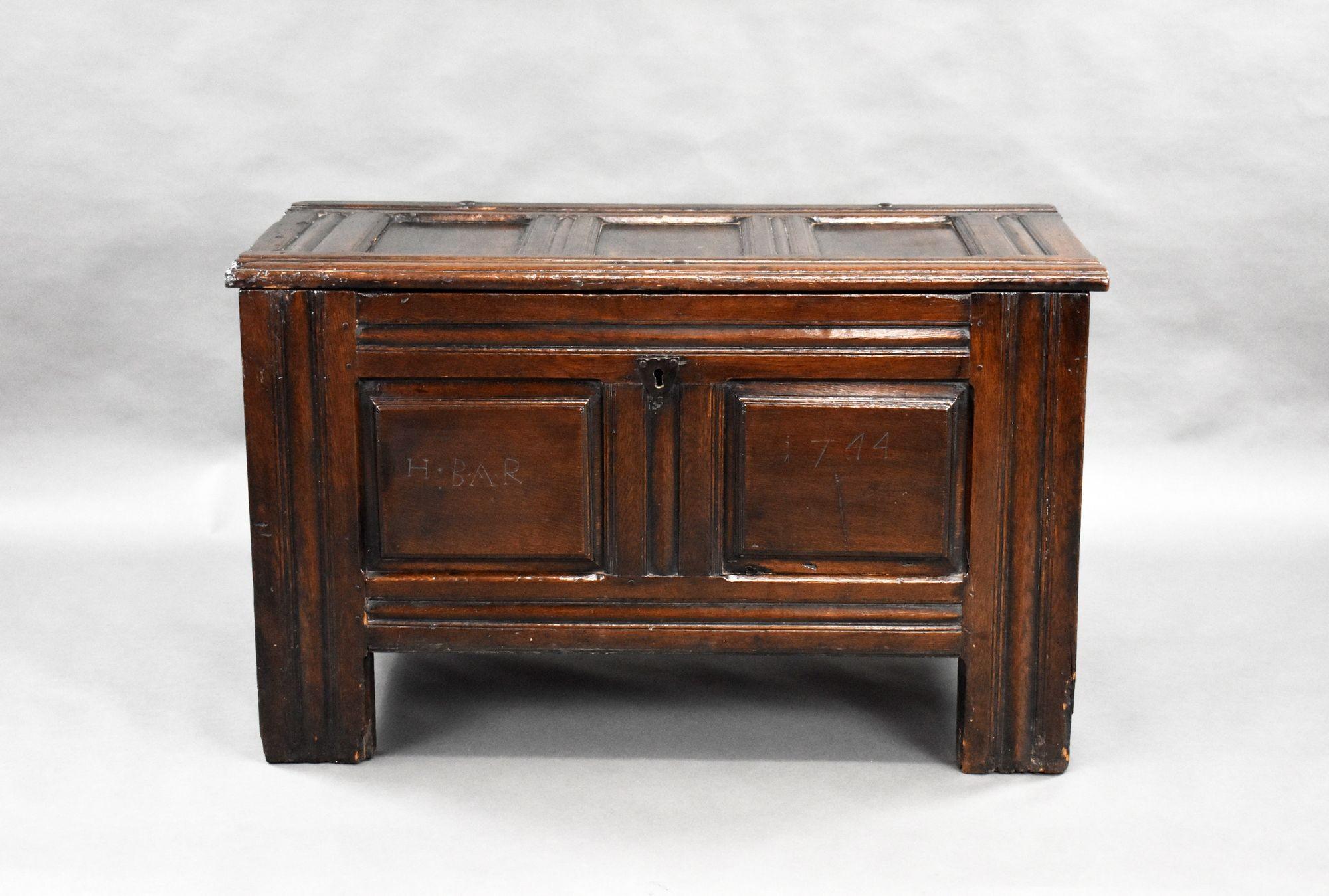 17th Century Oak Marriage Chest In Good Condition For Sale In Chelmsford, Essex