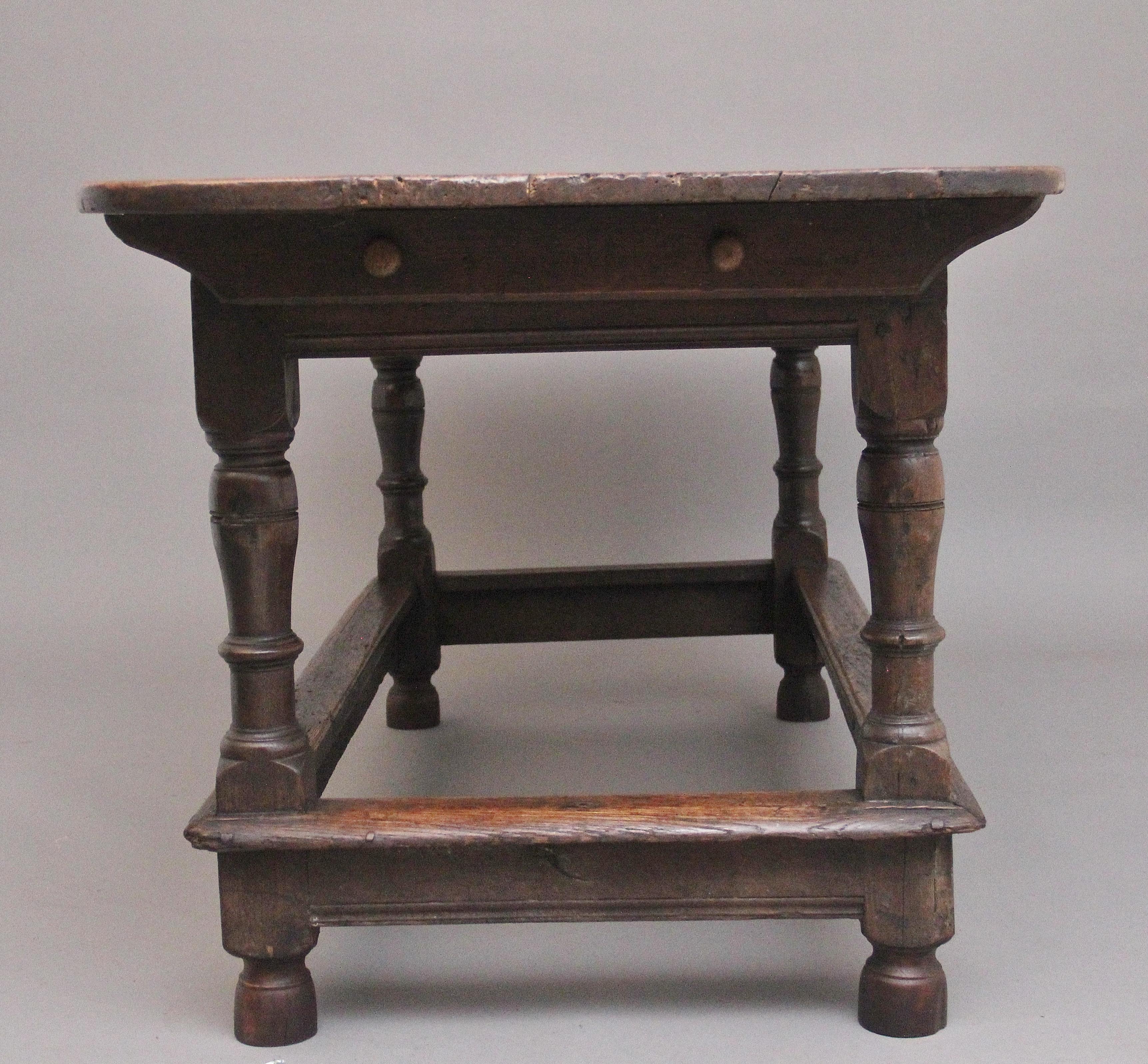 Table de réfectoire en chêne du 17e siècle en vente 1
