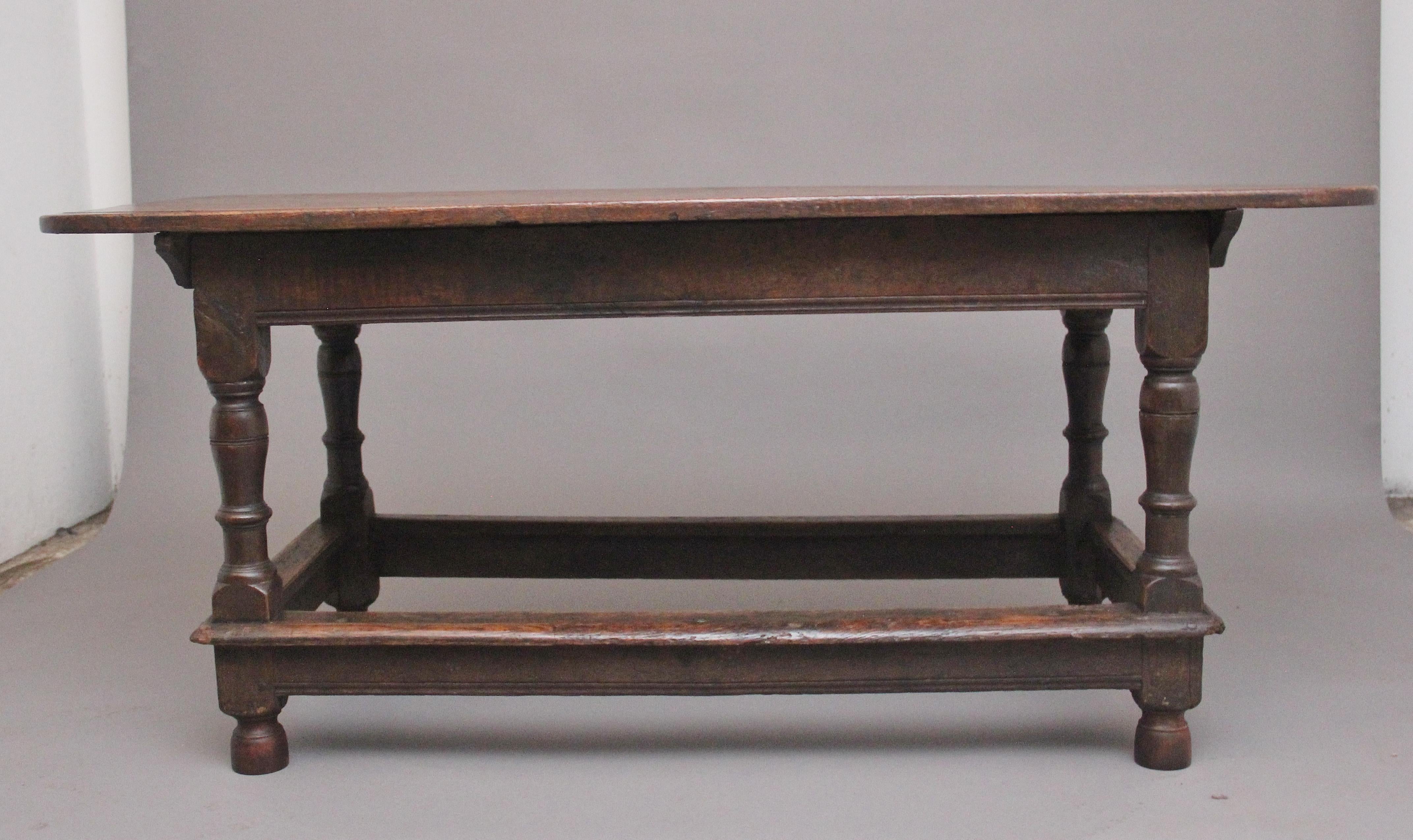 Table de réfectoire en chêne du 17e siècle en vente 2