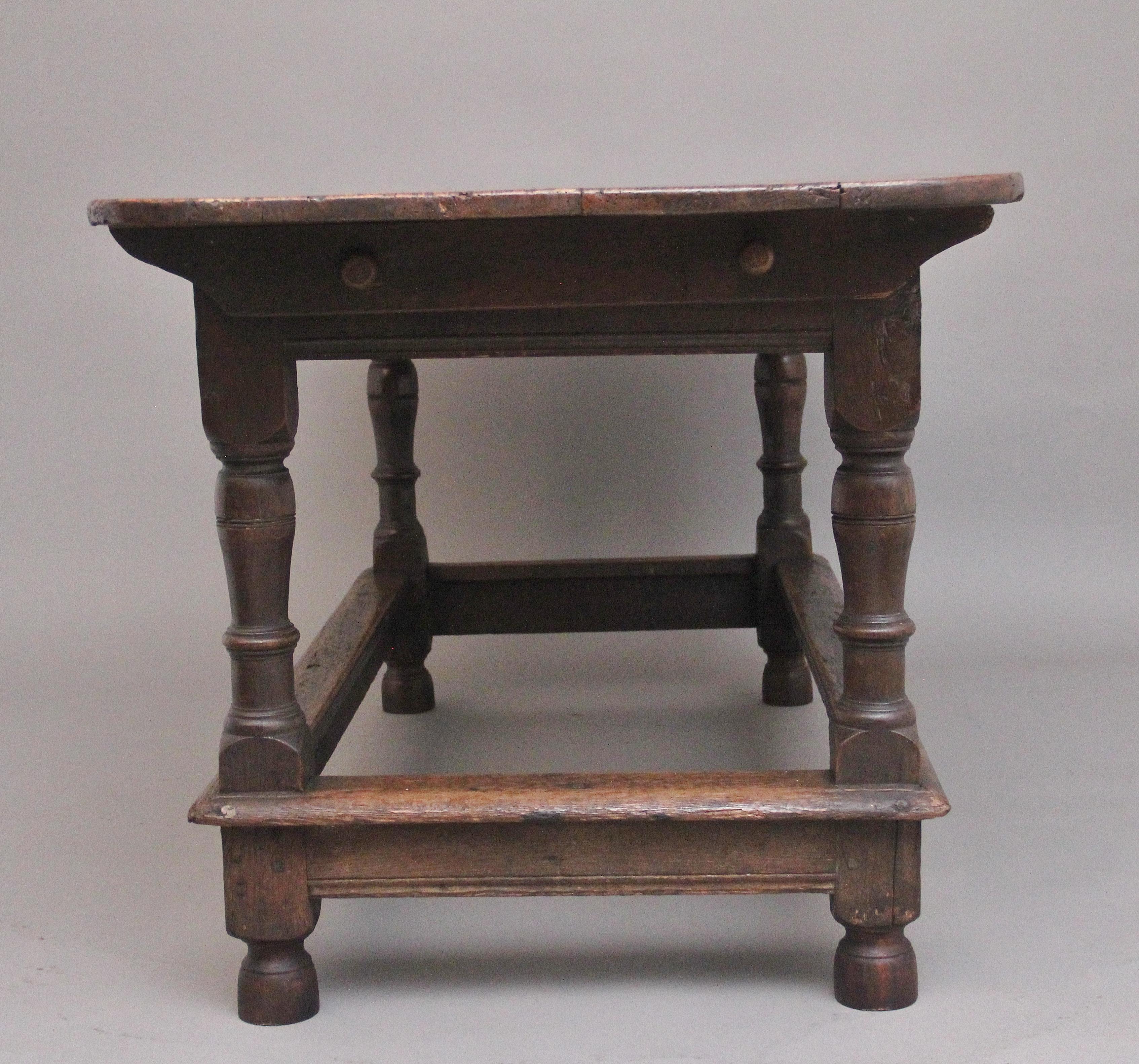 Table de réfectoire en chêne du 17e siècle en vente 3