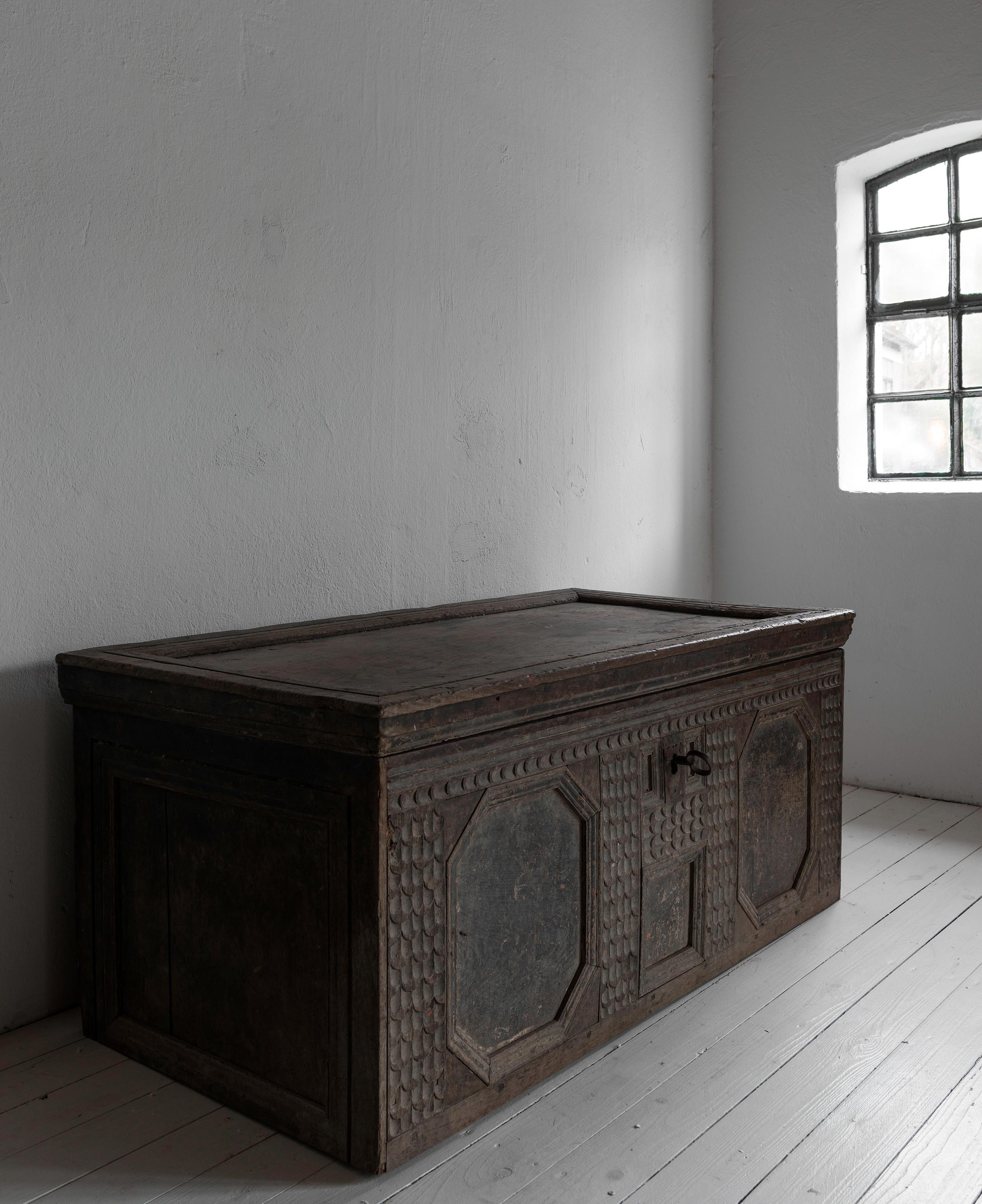 17th Century Oak Rustic Trunk in Original Paint 1