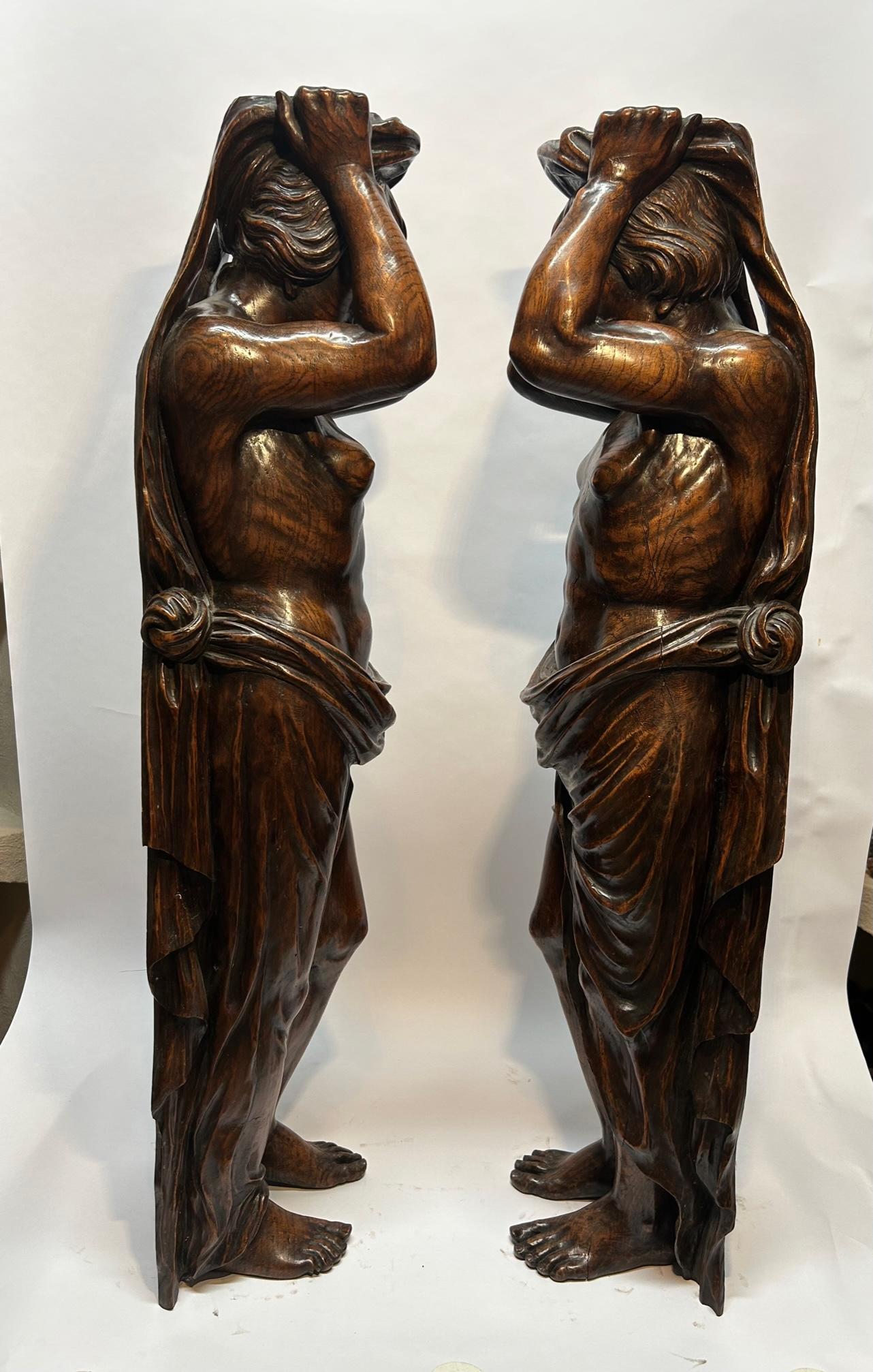 17th Century Oak Sculptures Cariatides For Sale 3