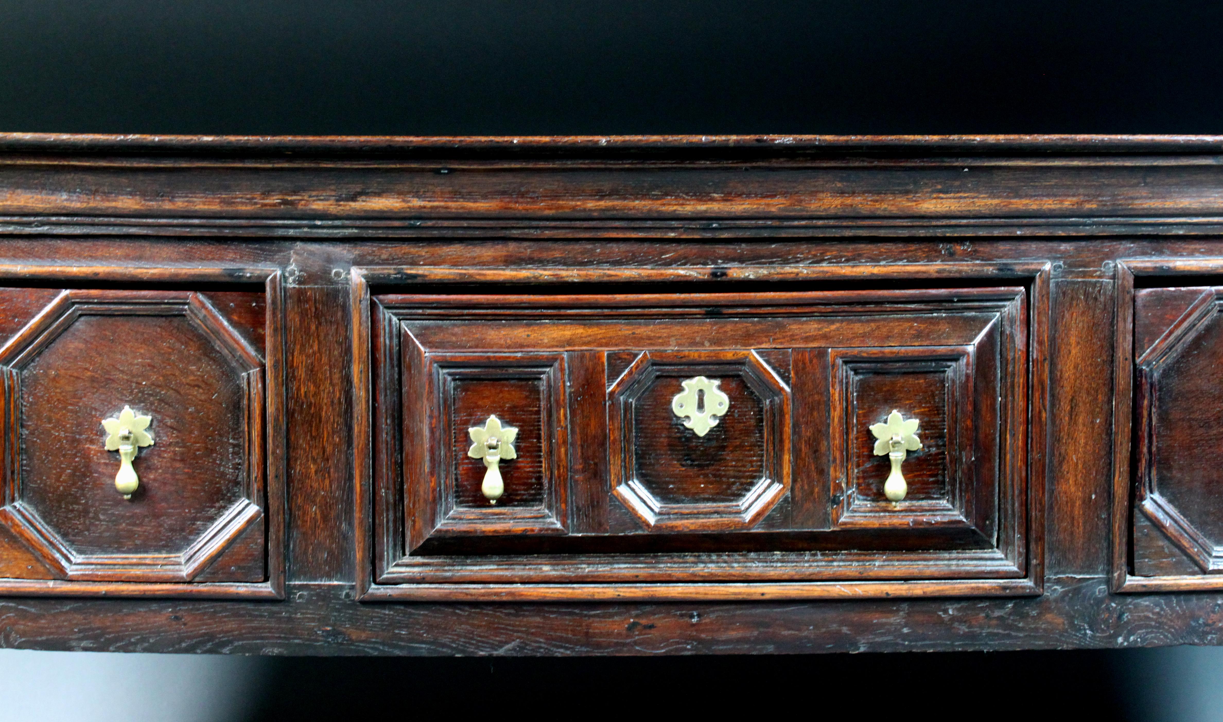English 17th Century Oak Serving Dresser with Geometric Moulding on the Drawers
