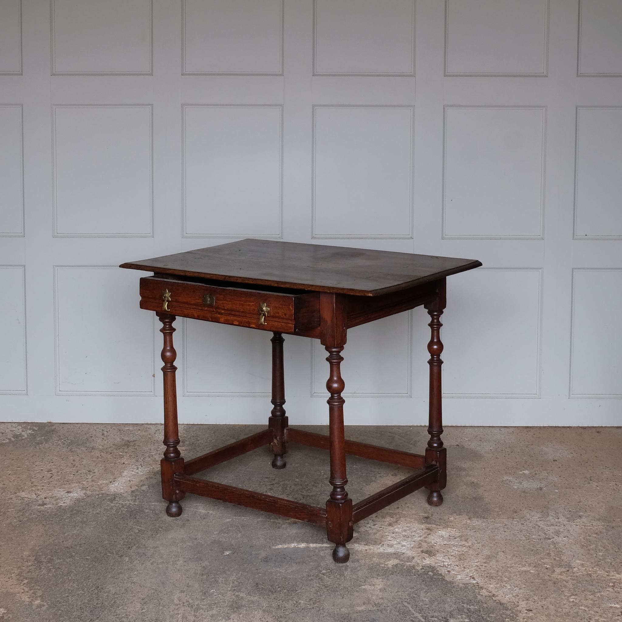 17th Century Oak Side Table In Good Condition For Sale In Kettering, GB