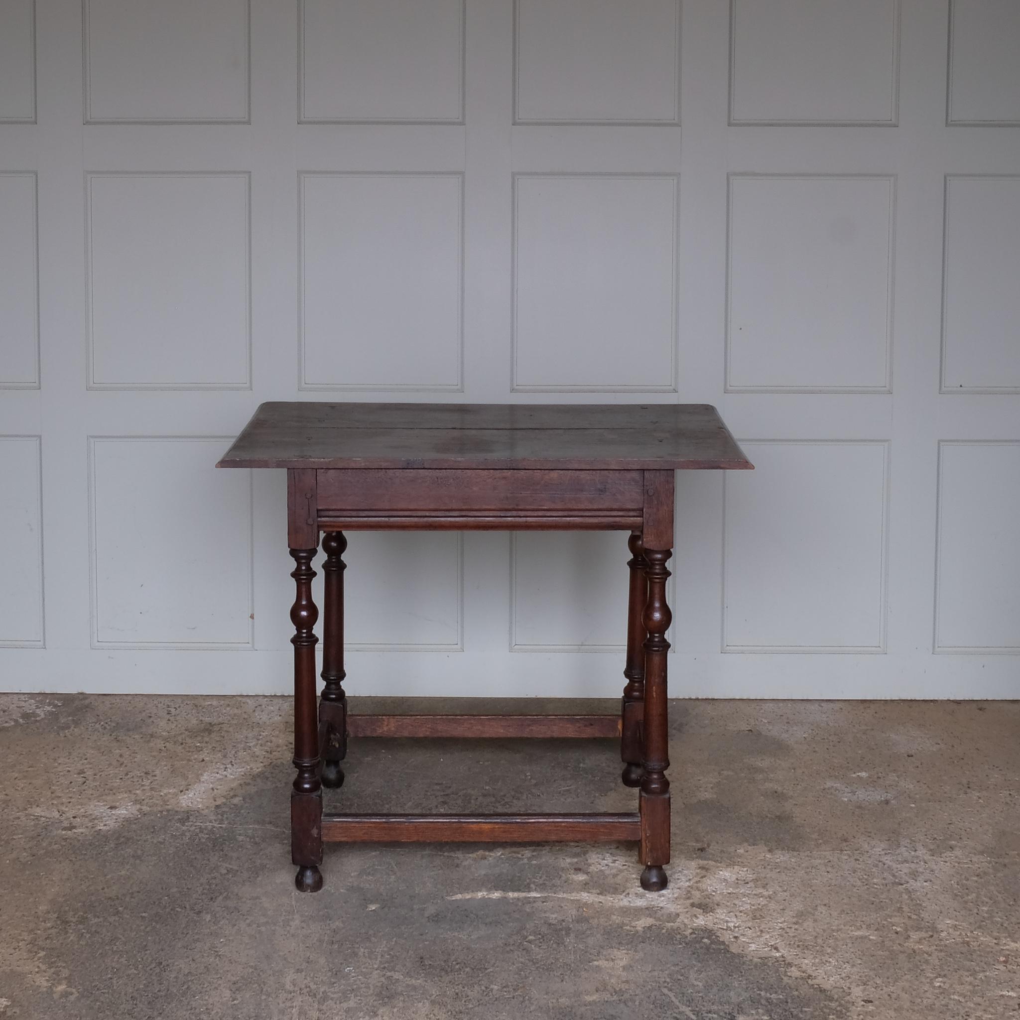 17th Century Oak Side Table For Sale 1