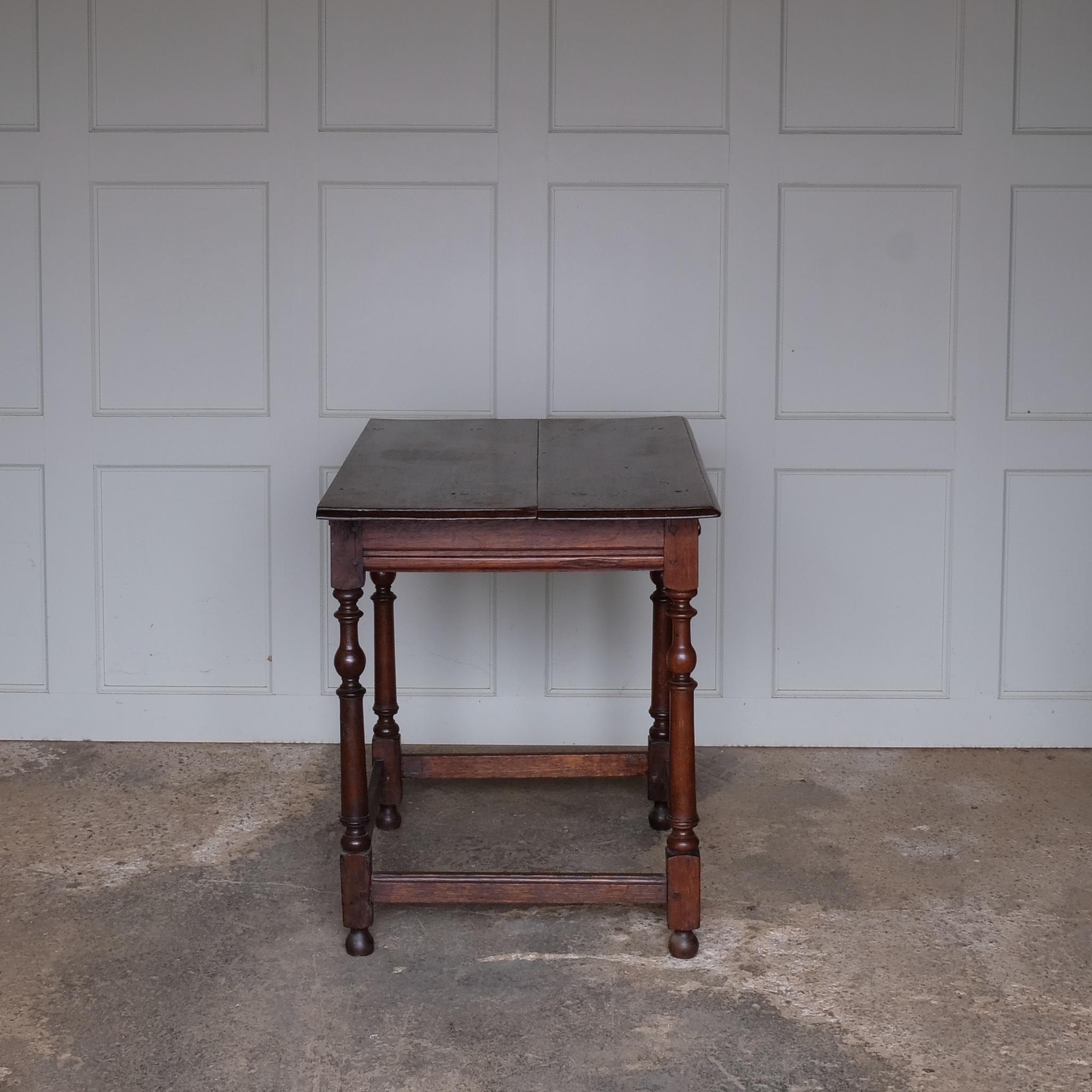 17th Century Oak Side Table For Sale 2