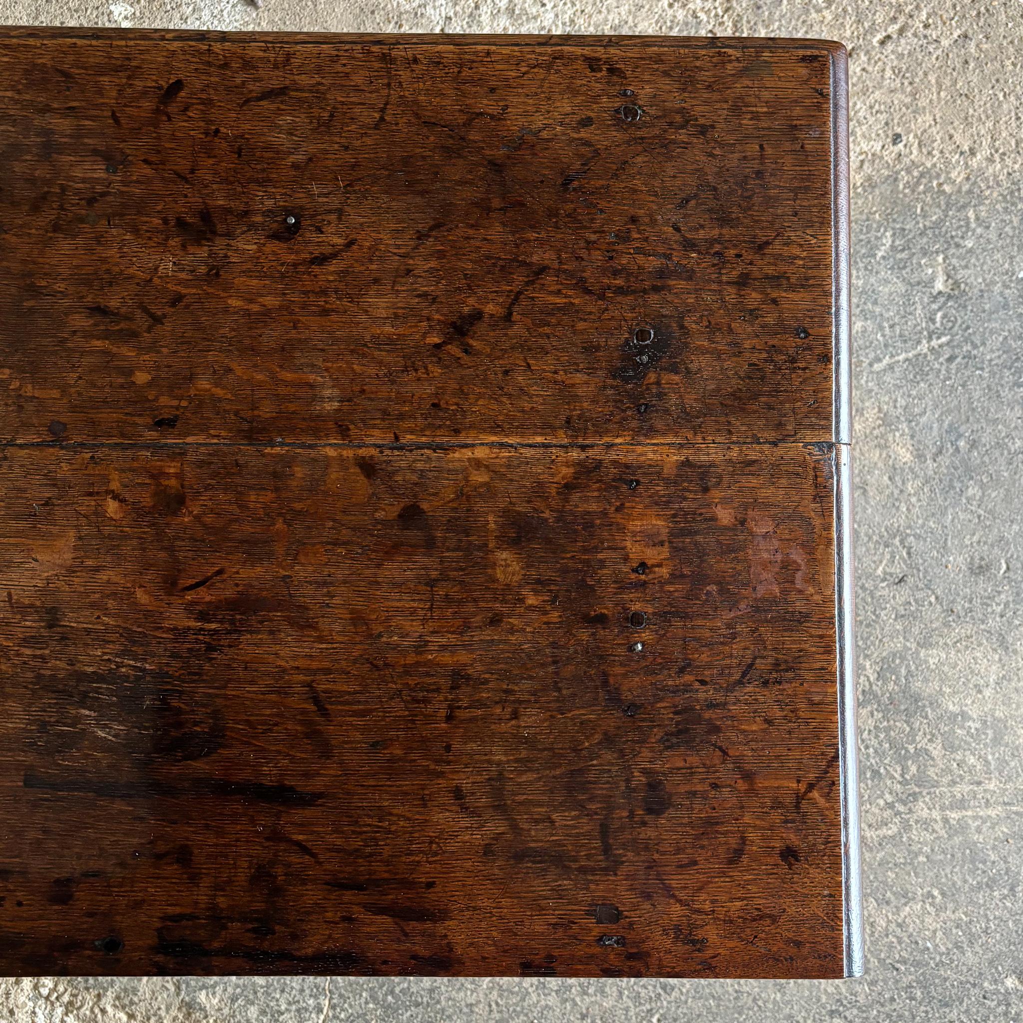17th Century Oak Side Table For Sale 3
