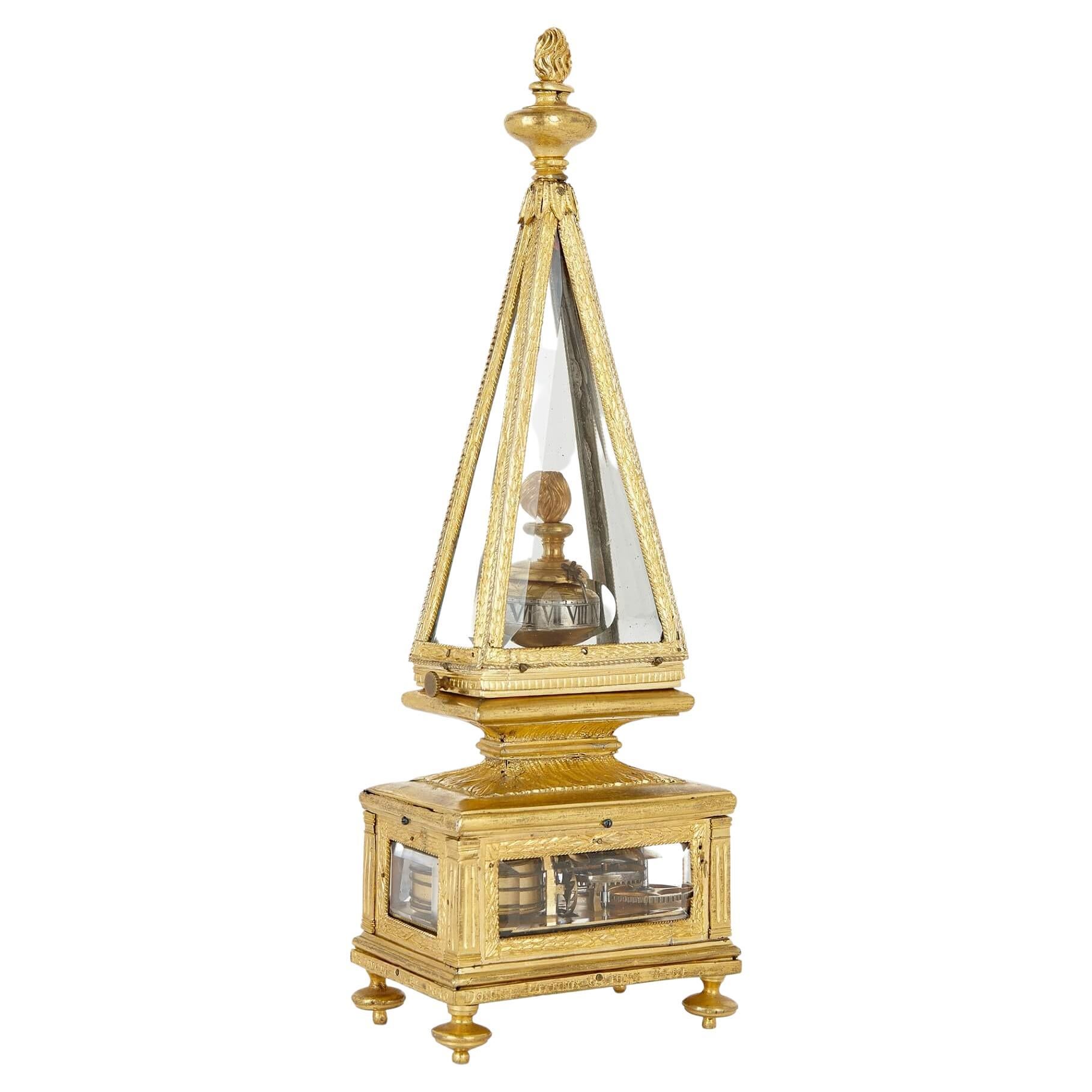 Reloj de sobremesa en forma de obelisco del siglo XVII