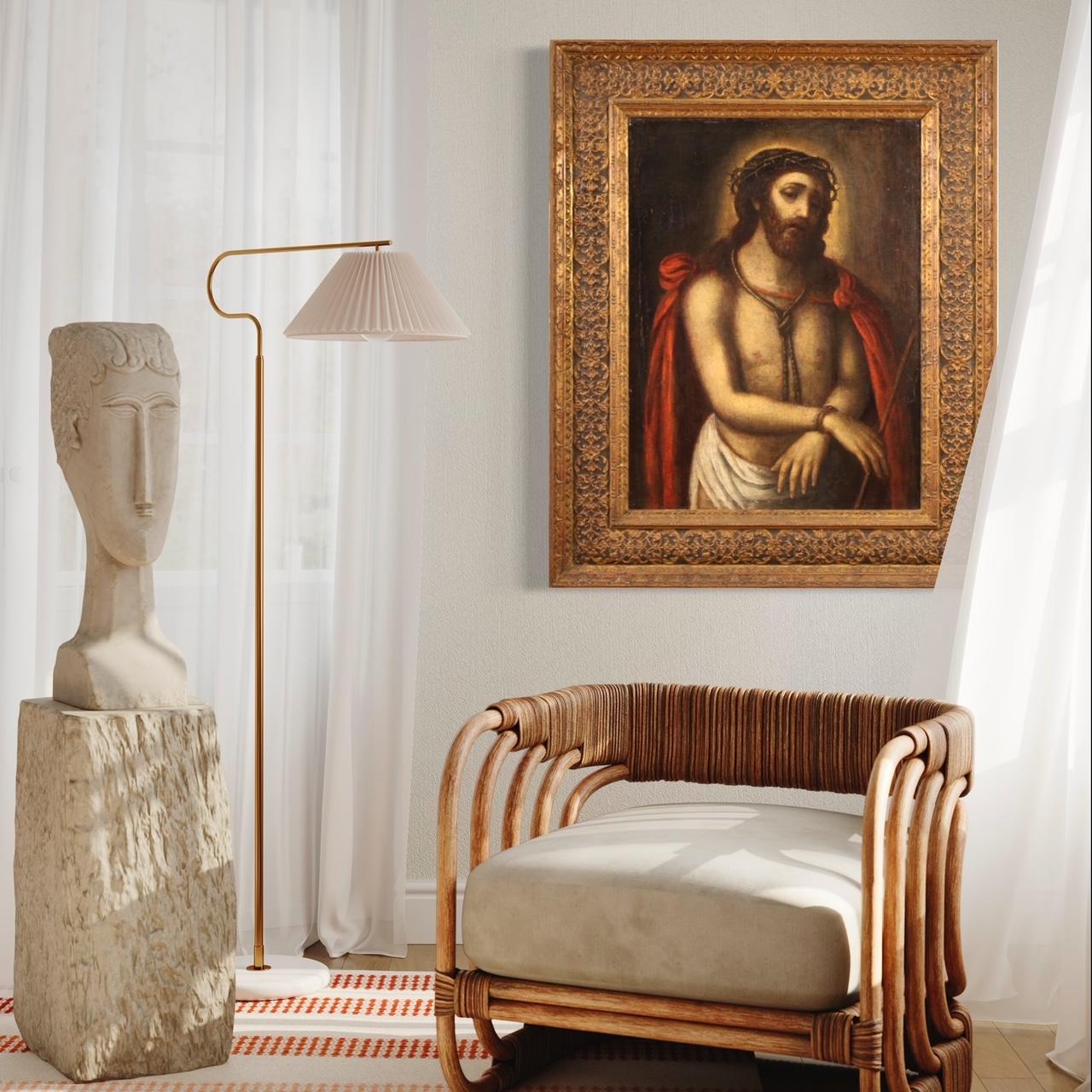 Antique Italian painting from the 17th century. Artwork oil on canvas depicting a religious subject, Ecce Homo, of good pictorial quality. Painting adorned with a splendid 20th century frame, in wood and plaster, carved, lacquered and gilded with
