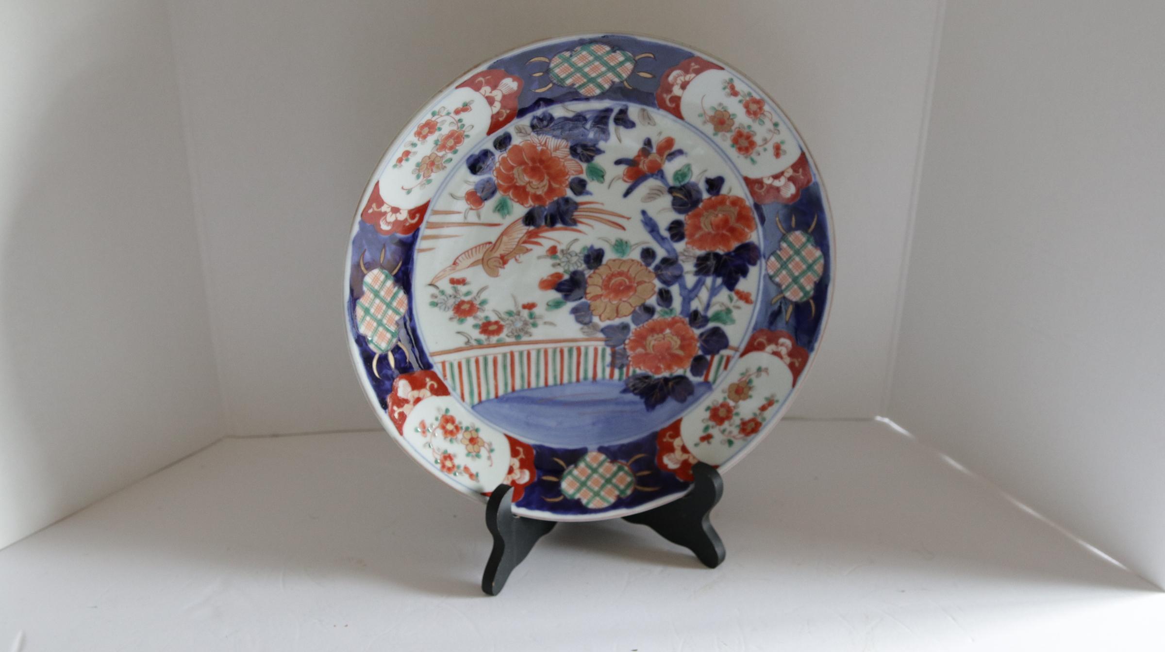 17th Century Orange Blue White Japanese Arita Ware Charger Plate In Good Condition For Sale In Lomita, CA