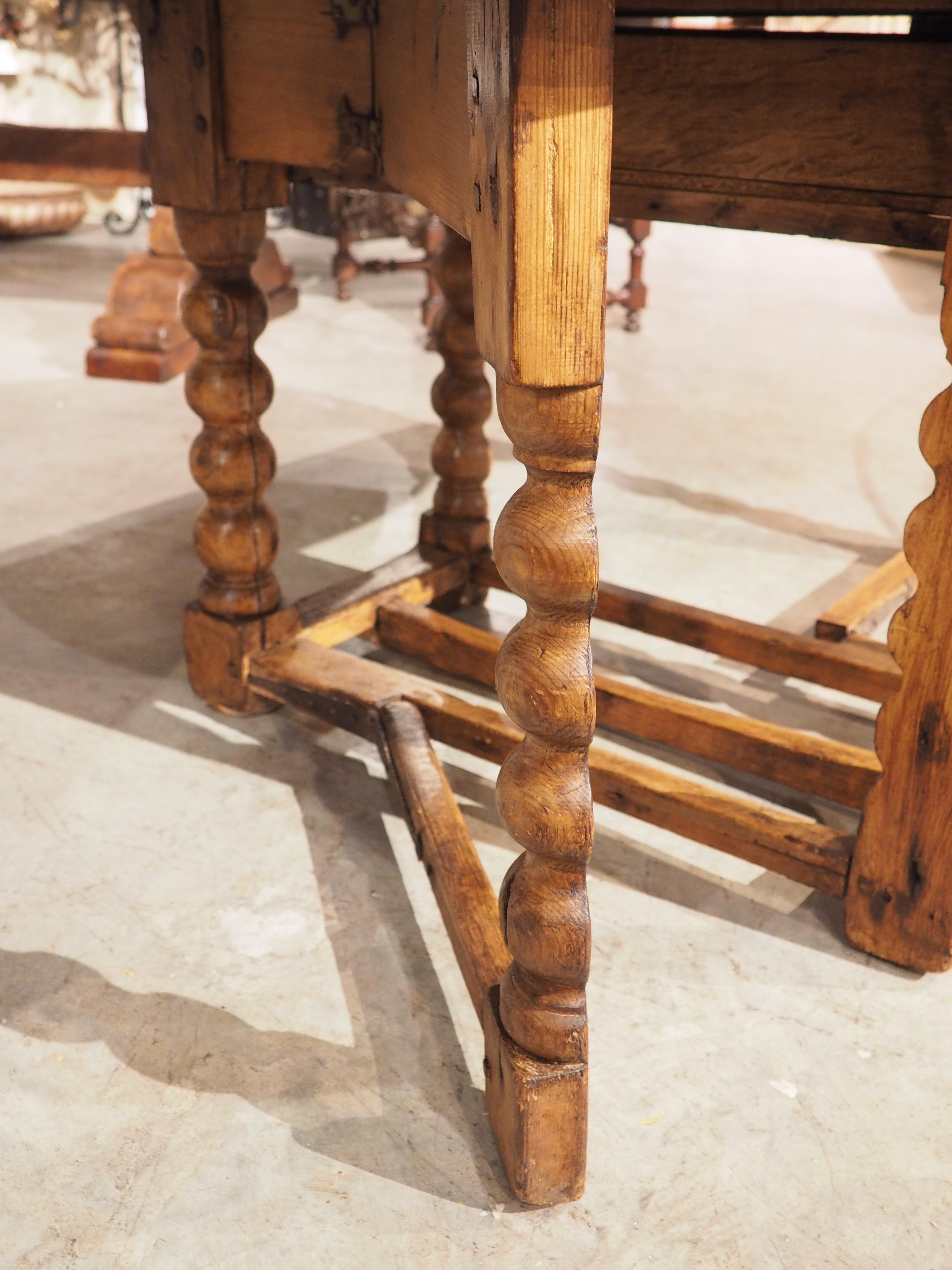17th Century Oval Gate Leg Table from England 5