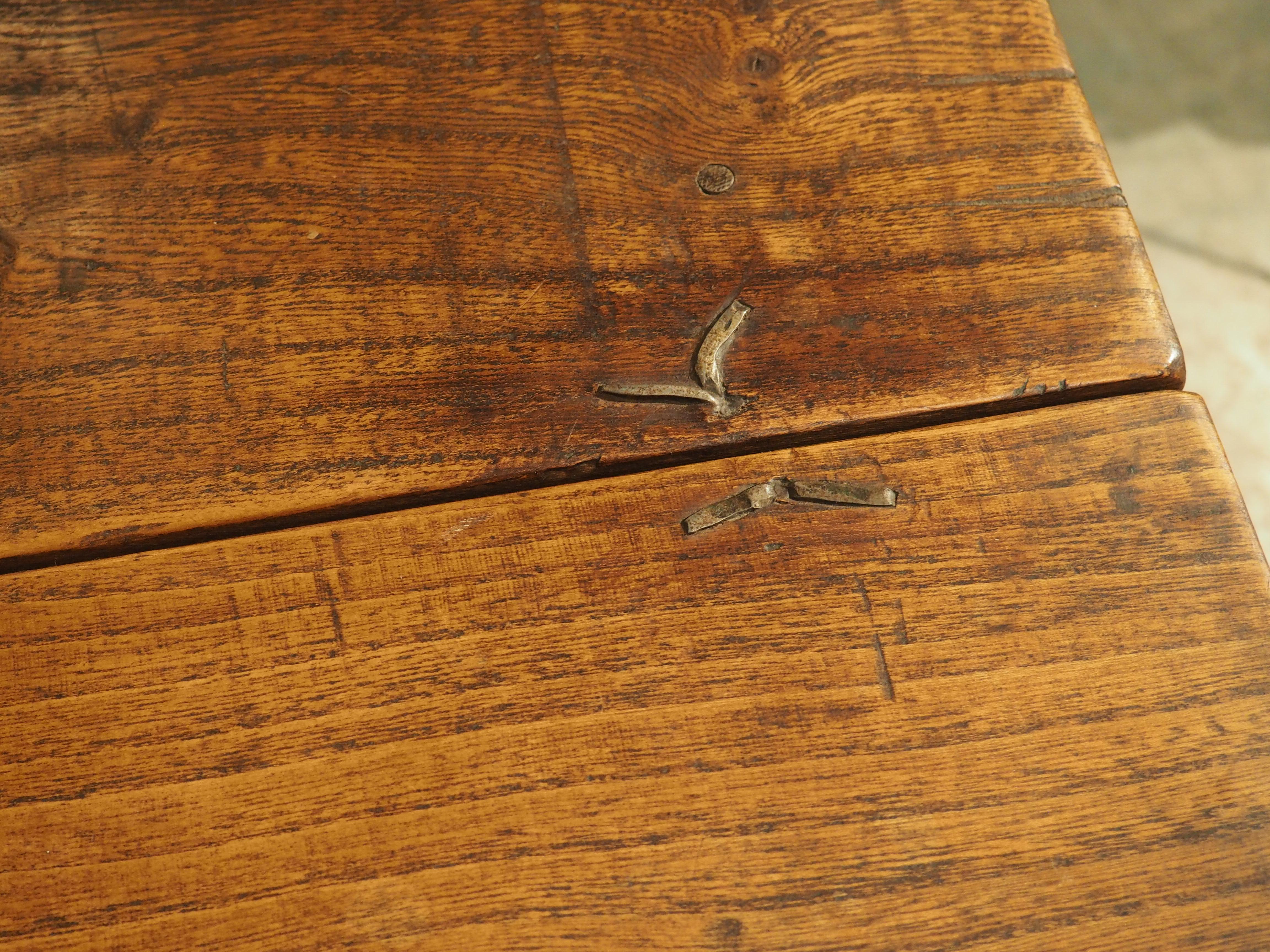 17th Century Oval Gate Leg Table from England 7